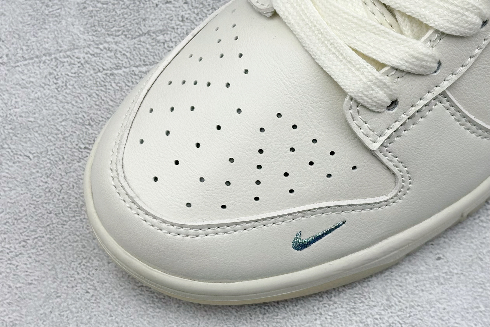 XC版 Nike SB Dunk Low x Louis Vuitton NYC 龙年限定 米白小钩  CF3688-001