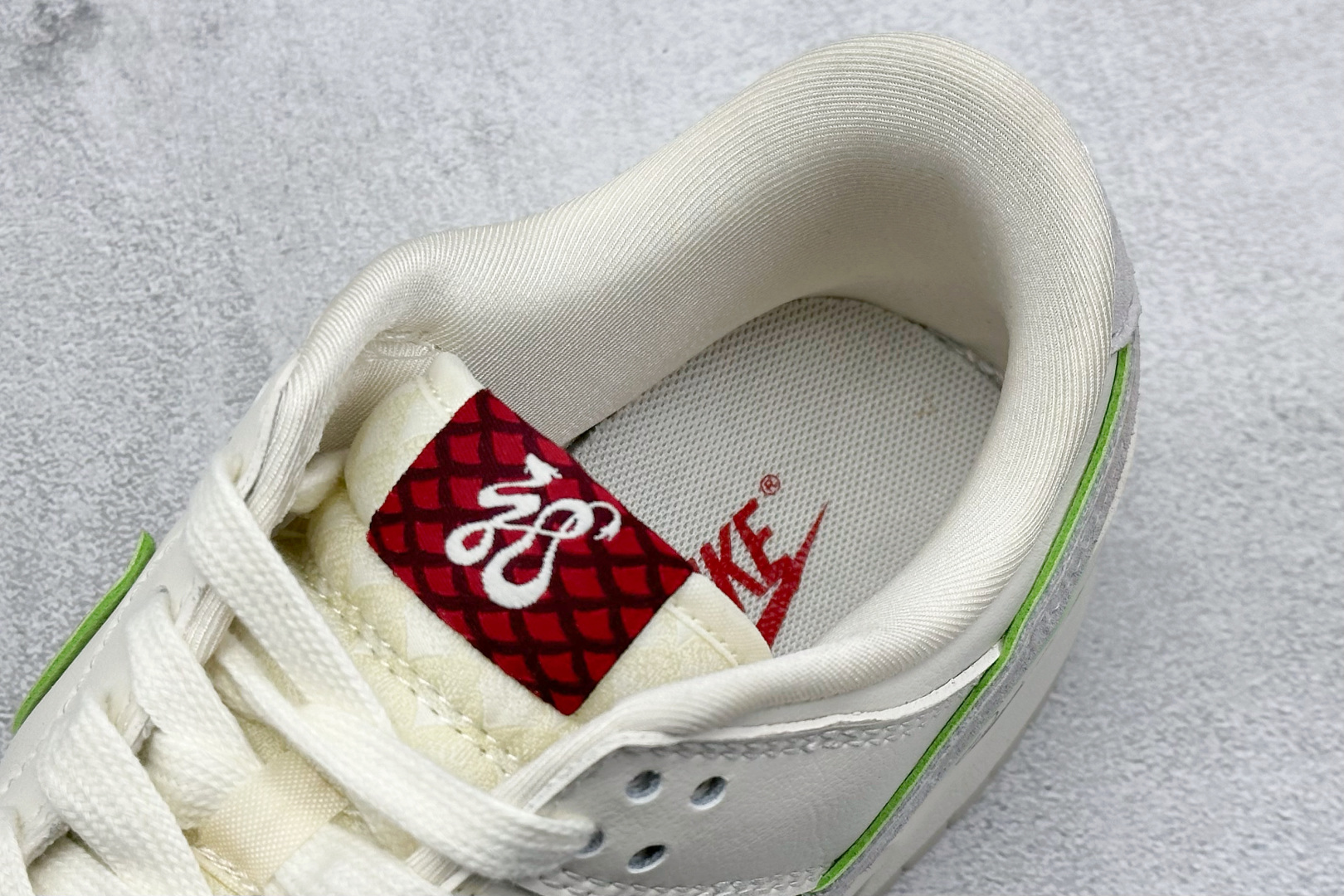XC版 Nike SB Dunk Low x Louis Vuitton NYC 龙年限定 米白小钩  CF3688-001