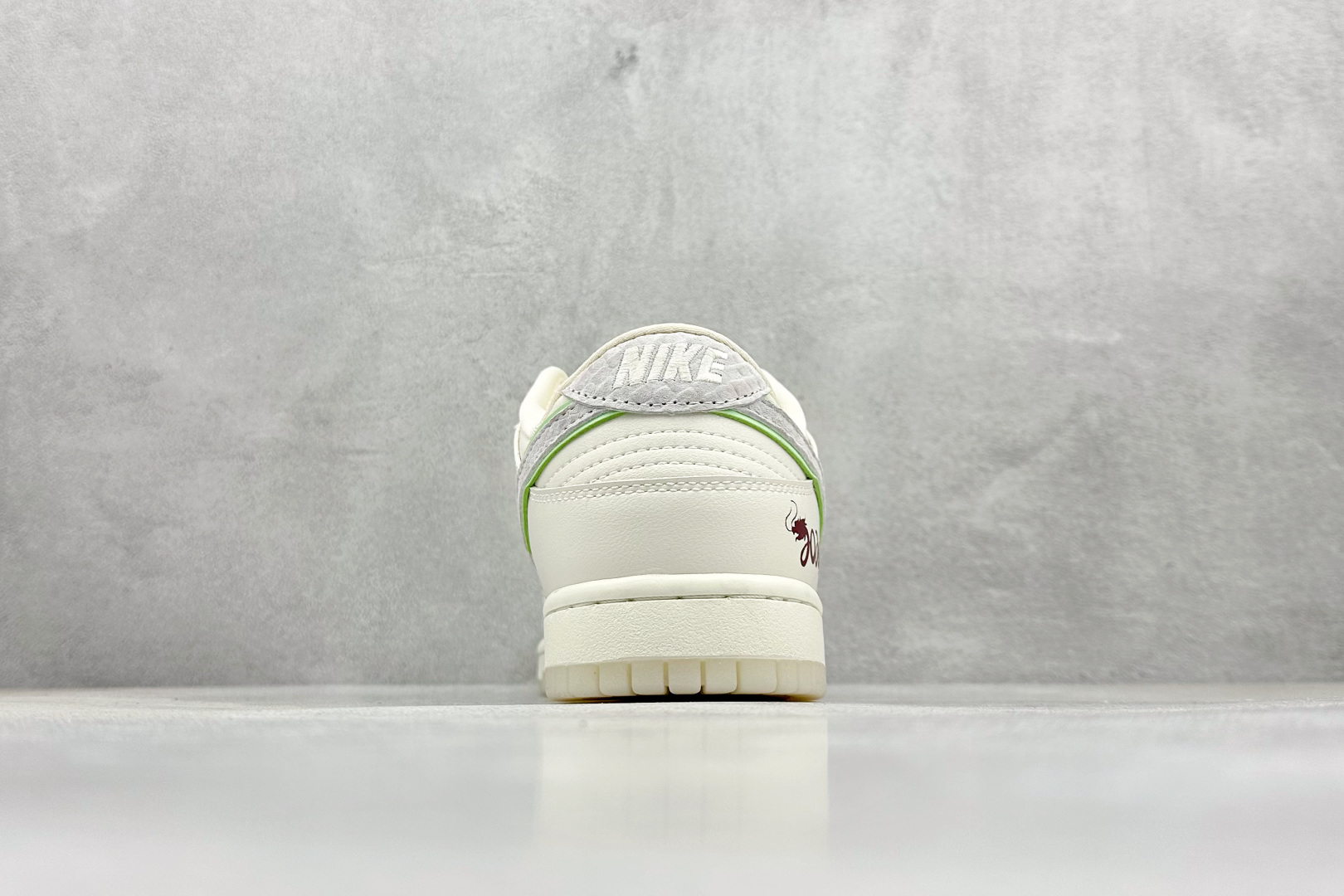 XC版 Nike SB Dunk Low x Louis Vuitton NYC 龙年限定 米白小钩  CF3688-001