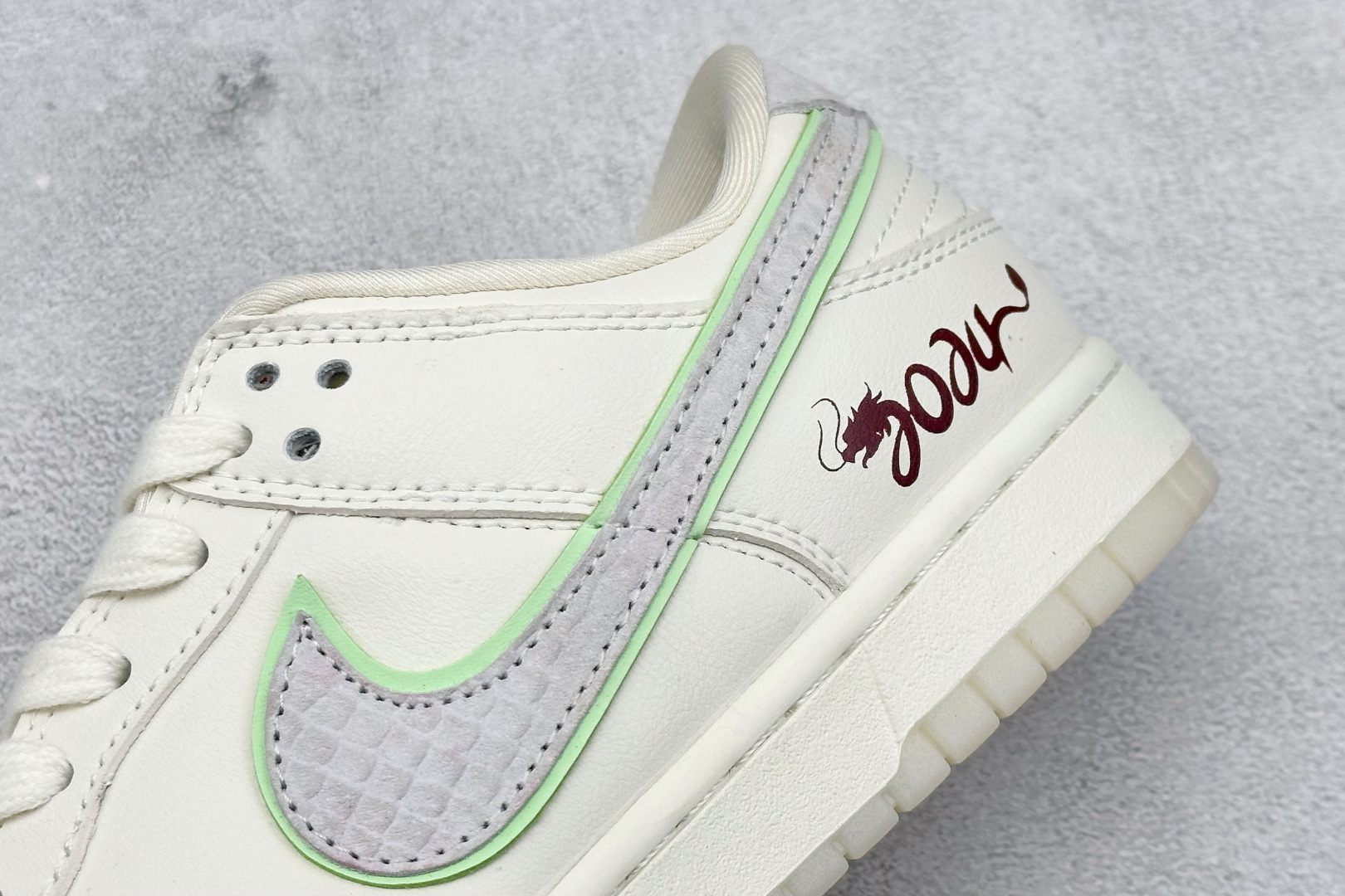 XC版 Nike SB Dunk Low x Louis Vuitton NYC 龙年限定 米白小钩  CF3688-001