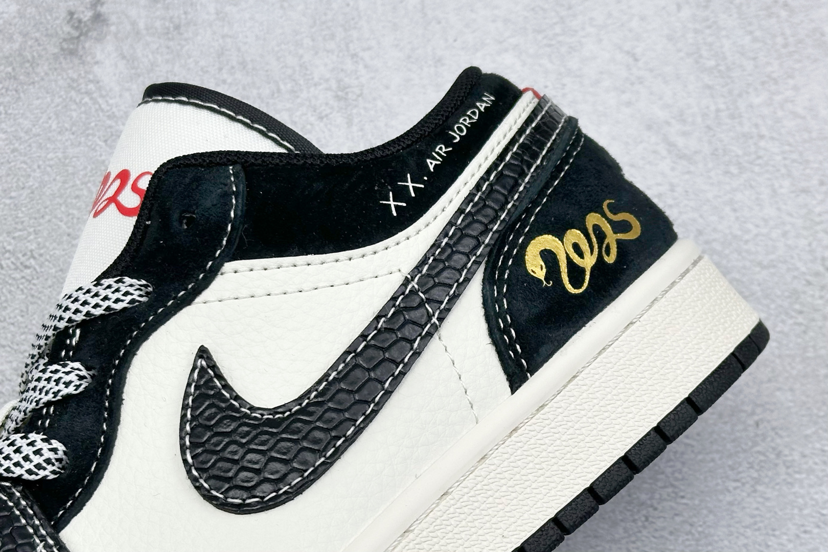 XC版 Air Jordan 1 Retro Low 蛇年限定 白黑小钩 SJ9950-056