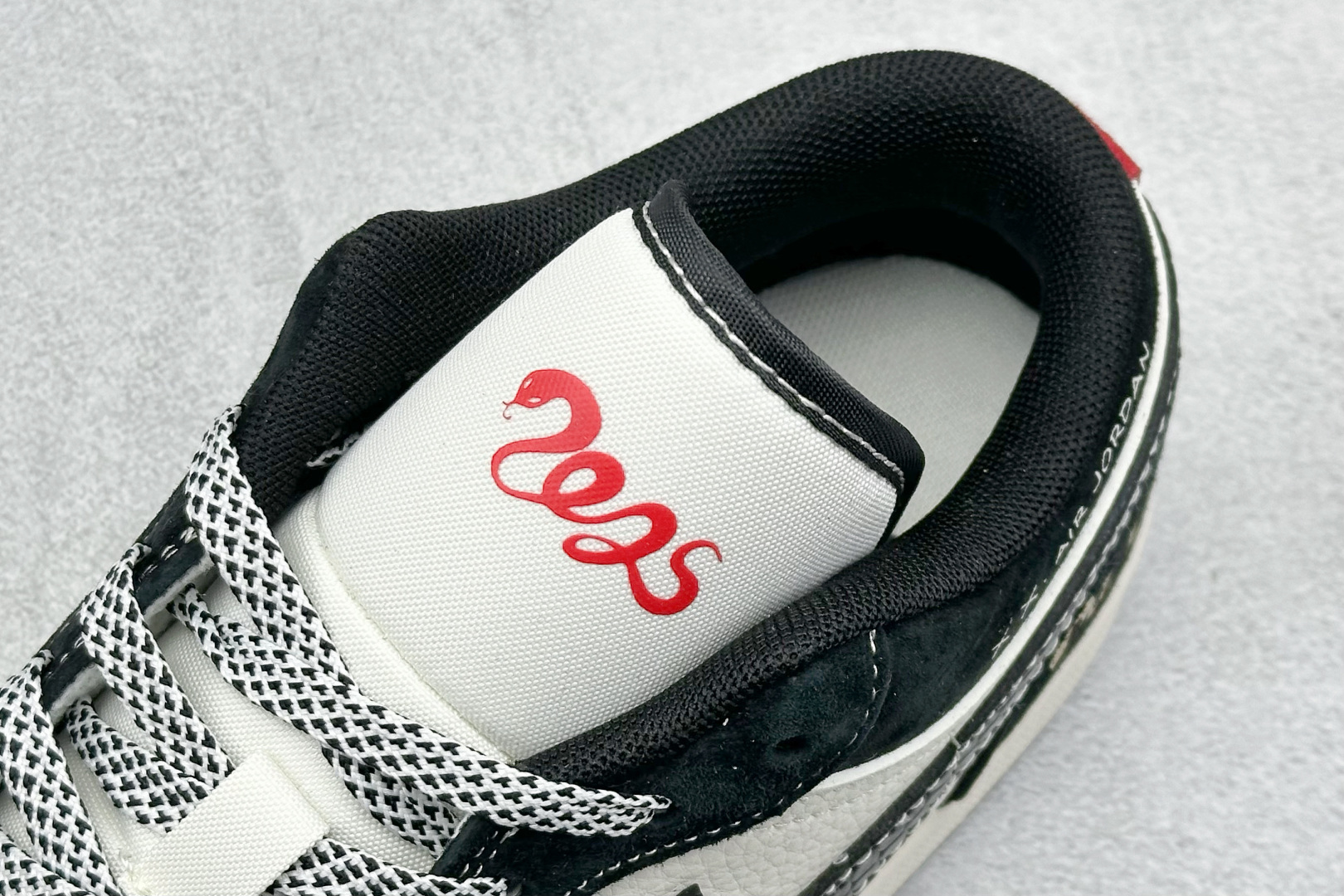 XC版 Air Jordan 1 Retro Low 蛇年限定 白黑小钩 SJ9950-056