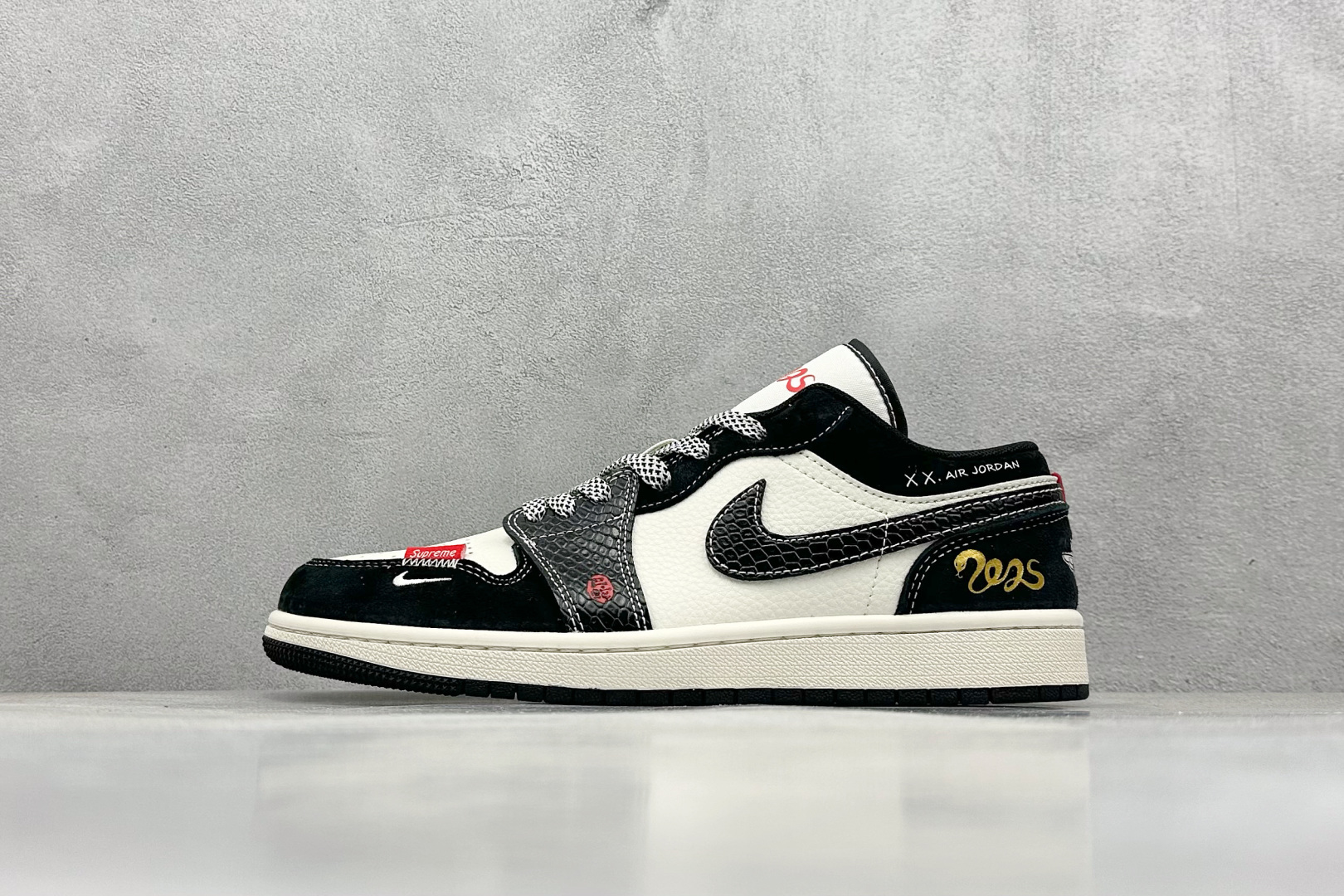 XC版 Air Jordan 1 Retro Low 蛇年限定 白黑小钩 SJ9950-056