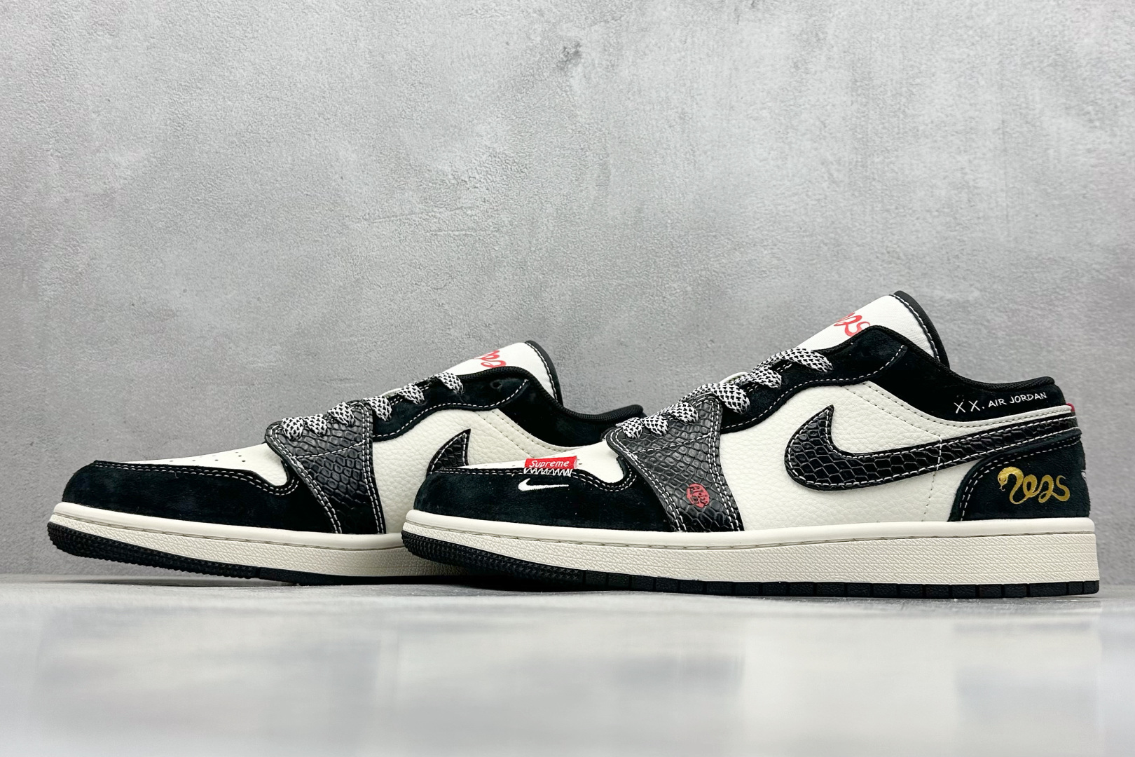 XC版 Air Jordan 1 Retro Low 蛇年限定 白黑小钩 SJ9950-056