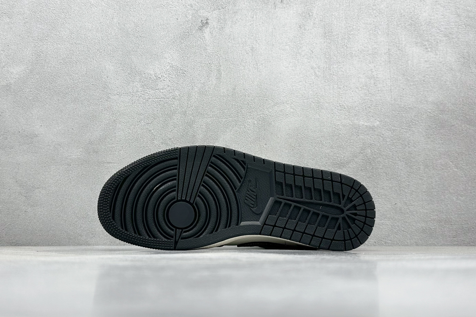 XC版 Air Jordan 1 Retro Low 蛇年限定 白黑小钩 SJ9950-056