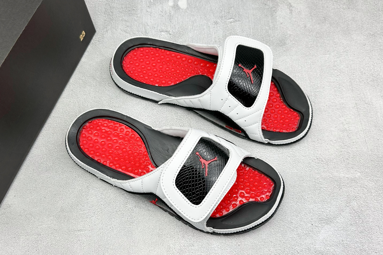Air Jordan Hydro 12 Retro 时尚魔术贴拖鞋 820265-010
