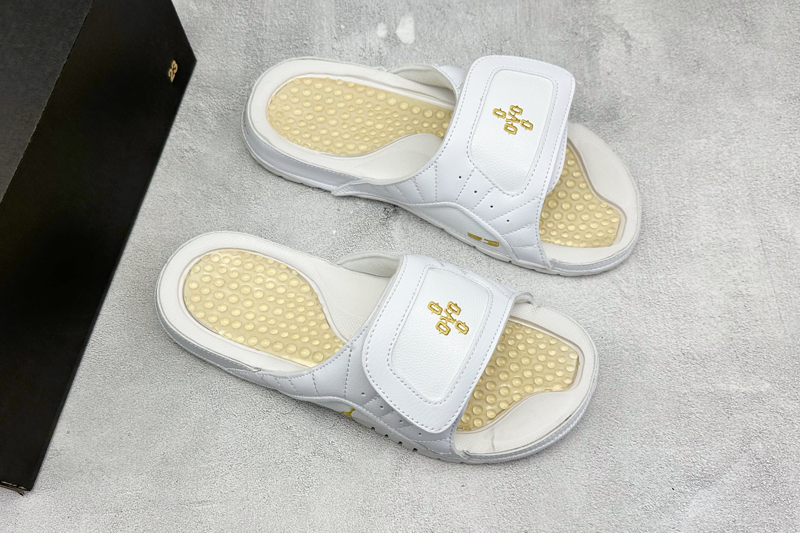 Air Jordan Hydro 12 Retro 时尚魔术贴拖鞋 820265-010