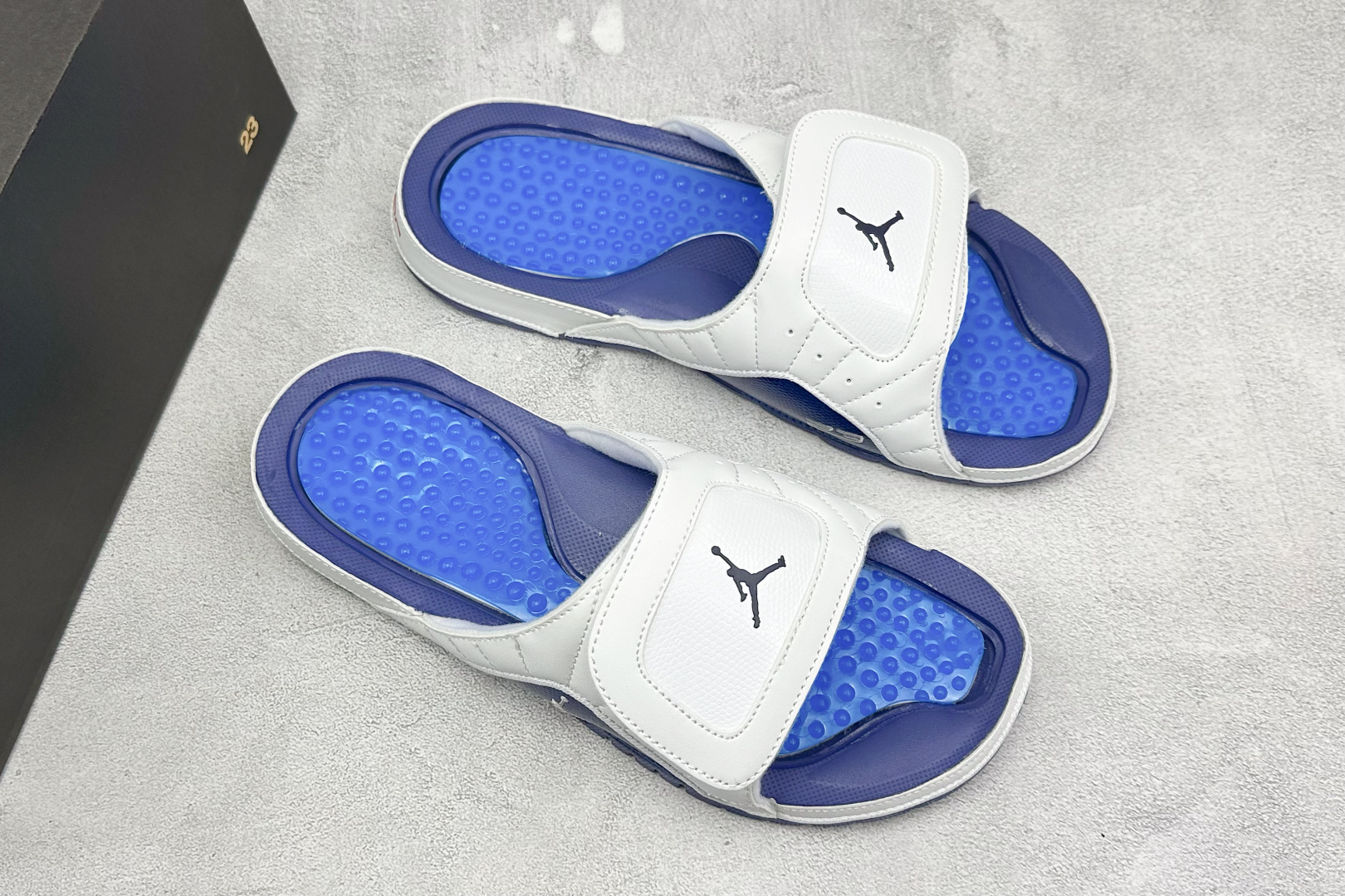 Air Jordan Hydro 12 Retro 时尚魔术贴拖鞋 820265-010
