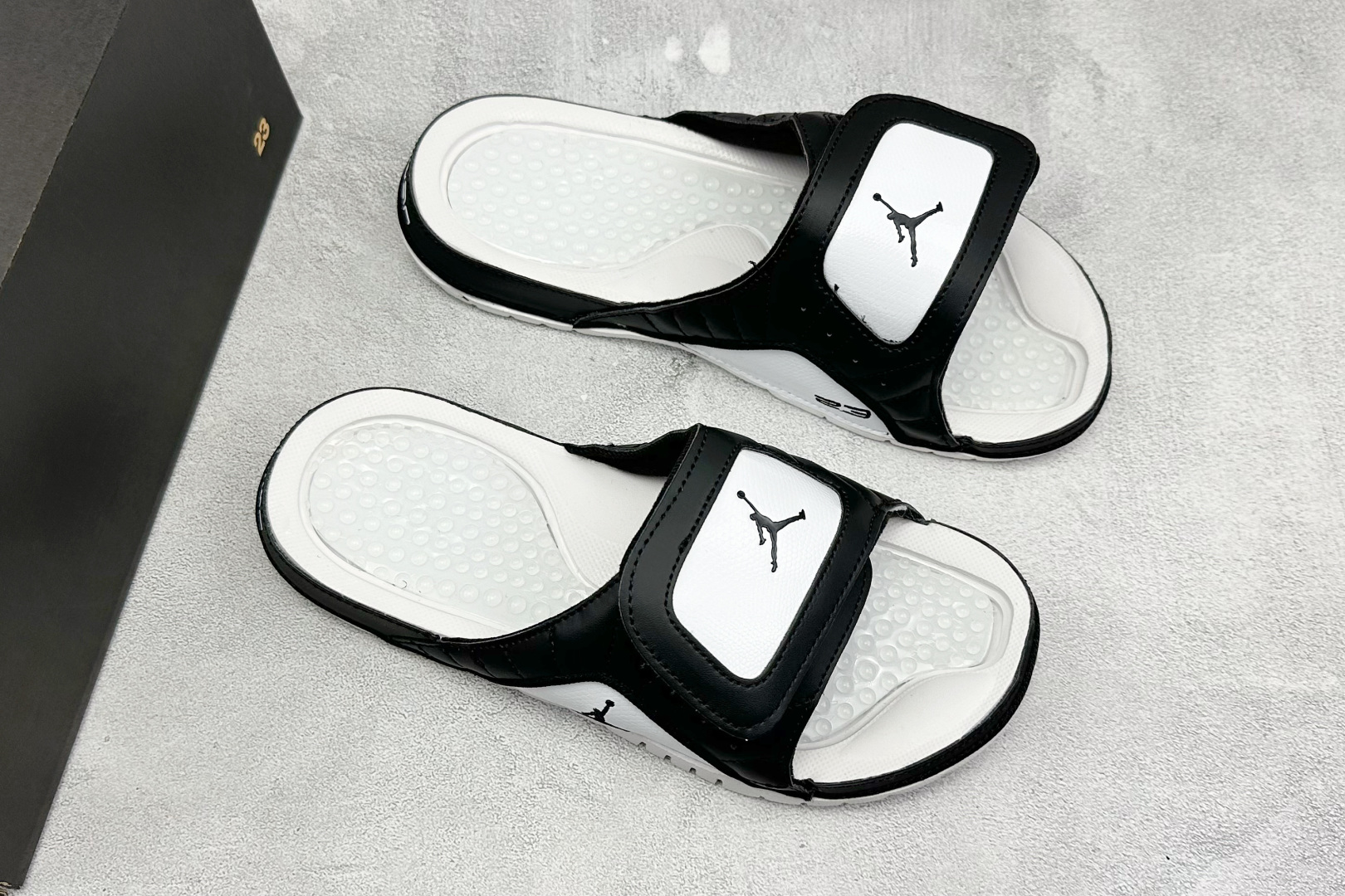Air Jordan Hydro 12 Retro 时尚魔术贴拖鞋 820265-010