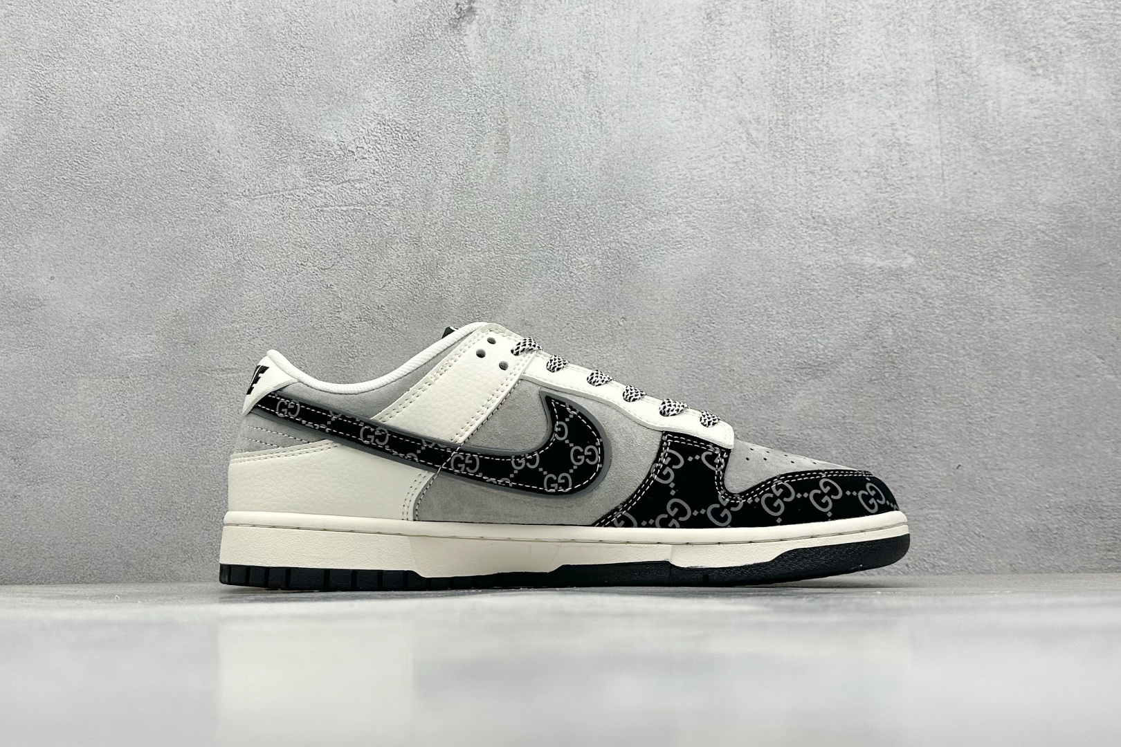 NIKE SB Dunk Low x GUCCI 白黑  XF8698-001