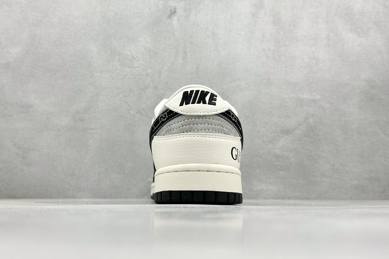 NIKE SB Dunk Low x GUCCI 白黑  XF8698-001