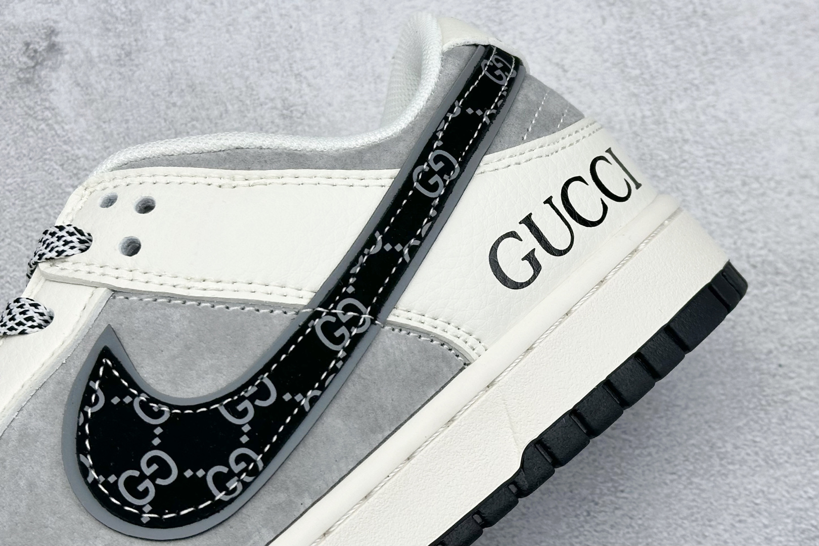 NIKE SB Dunk Low x GUCCI 白黑  XF8698-001
