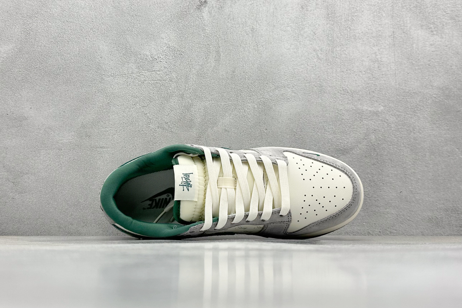XC版 Nk SB Dunk Low 斯图西联名-灰绿猪八 周年高端定制 低帮休闲板鞋  CF3688-007