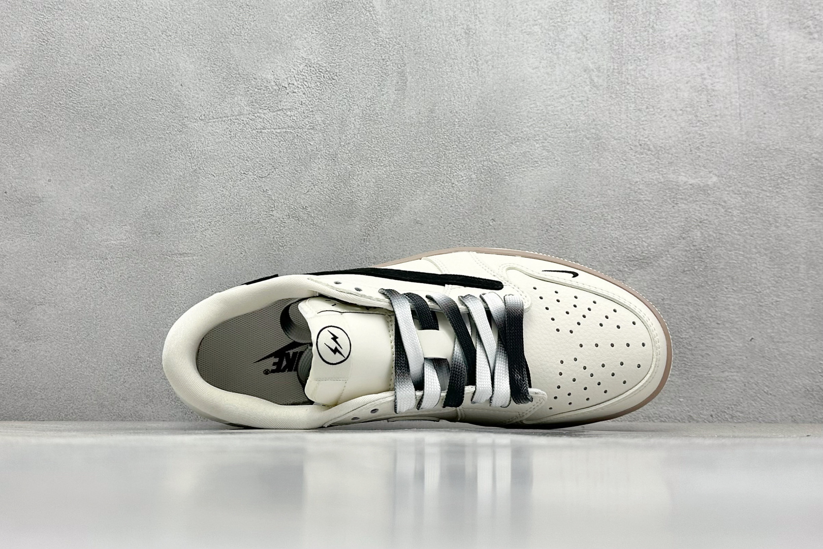XC版 Travis Scott x Fragment Design x Air Jordan 1 Low OG SP AJ1 乔1 闪电联名-米黑双拼底 低帮文化休闲板鞋 CF3688-018