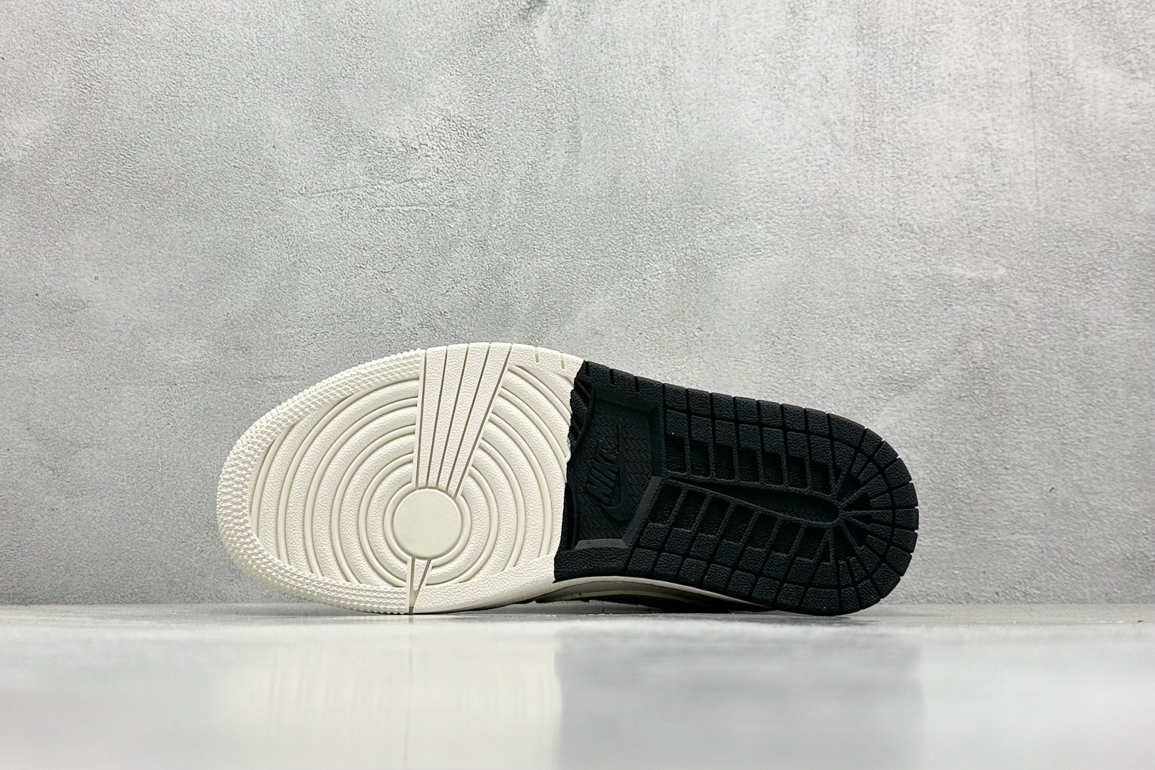 XC版 Travis Scott x Fragment Design x Air Jordan 1 Low OG SP AJ1 乔1 闪电联名-米黑双拼底 低帮文化休闲板鞋 CF3688-018