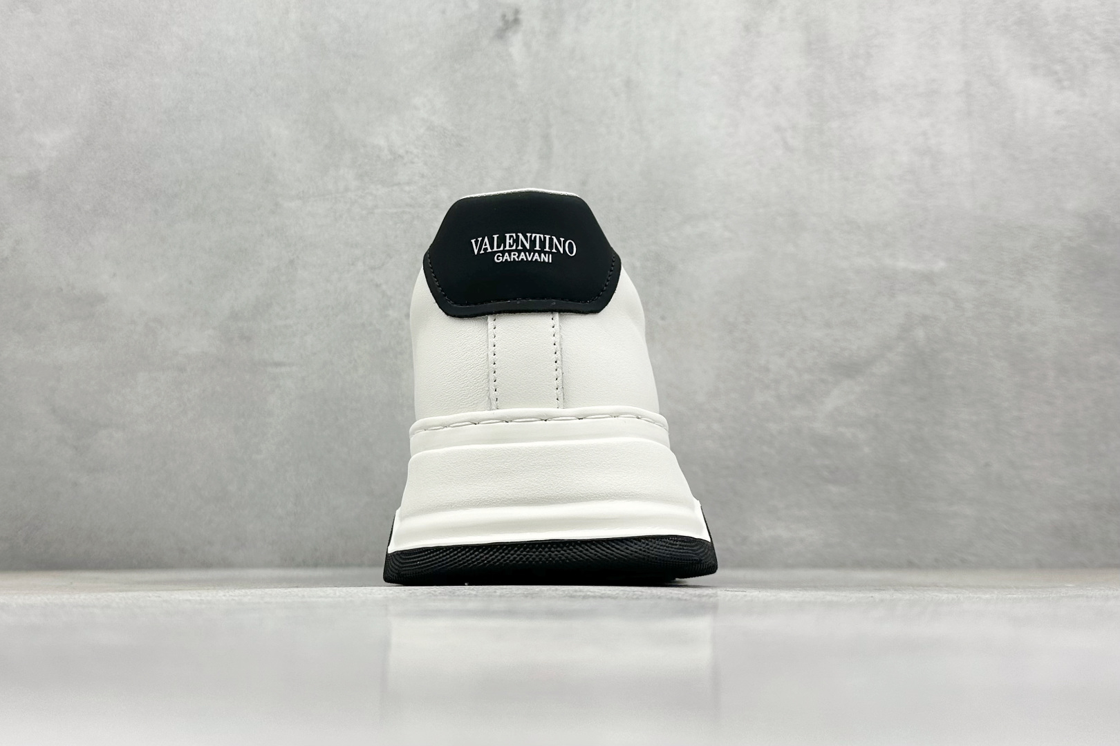 420  Valentino 华伦天奴 Rockstud untitled 厚底休闲小白鞋 明星同款 软羊皮低帮运动板鞋