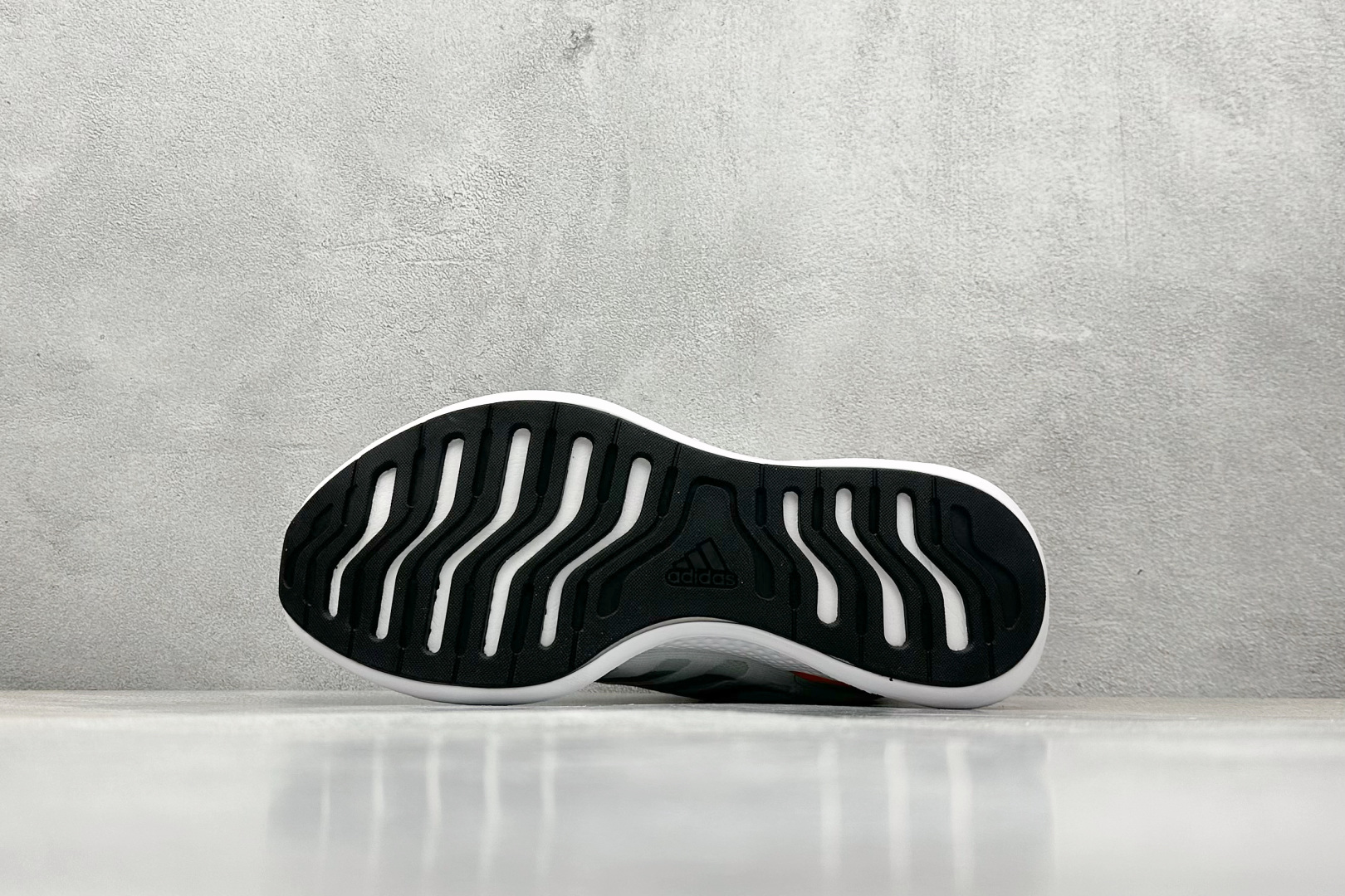  
AD Climacool 阿迪达斯清风系列轻跑鞋

货号：FW1229
尺码：36 36.5 37
