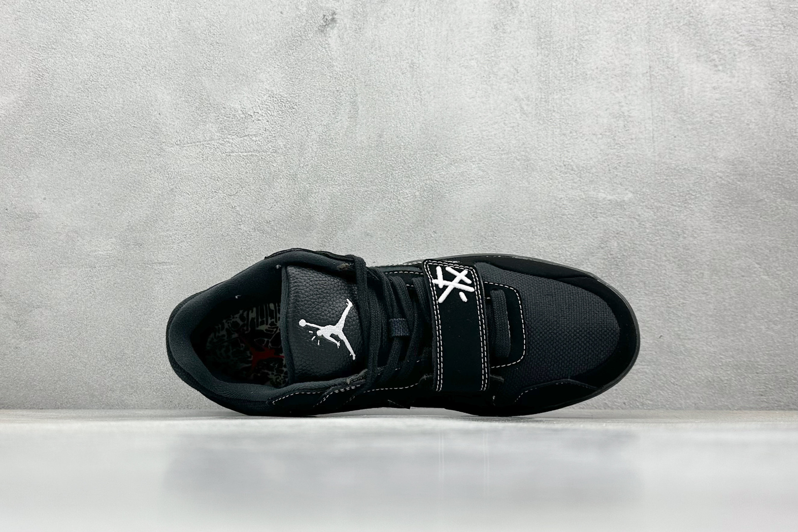  
Travis Scott x Jordan Cut The Check AJ1 
乔1倒勾魔术贴 时