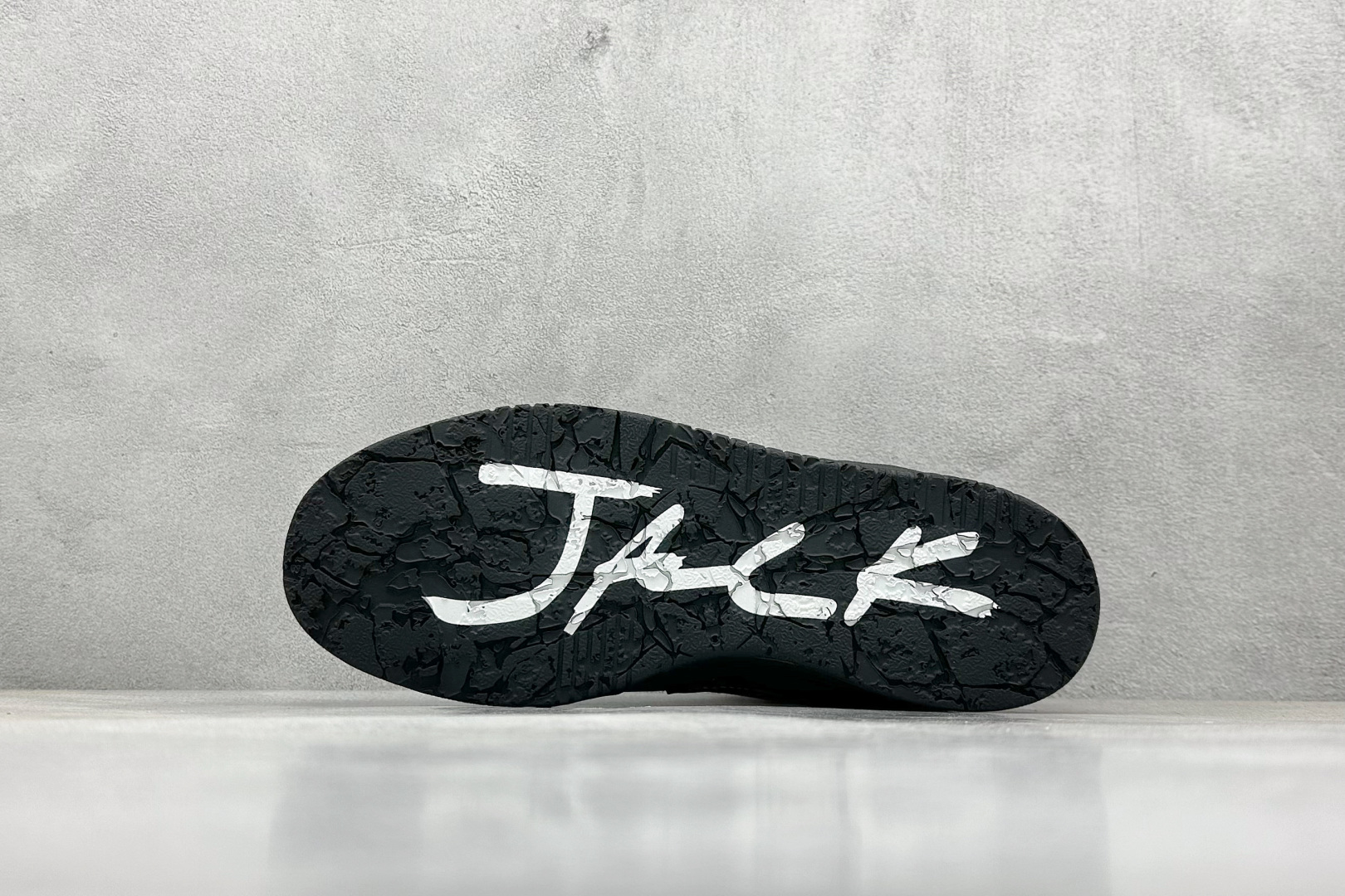  
Travis Scott x Jordan Cut The Check AJ1 
乔1倒勾魔术贴 时