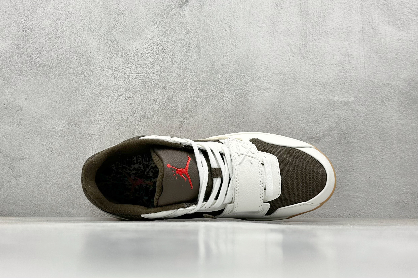  
Travis Scott x Jordan Cut The Check AJ1 
乔1倒勾魔术贴 时