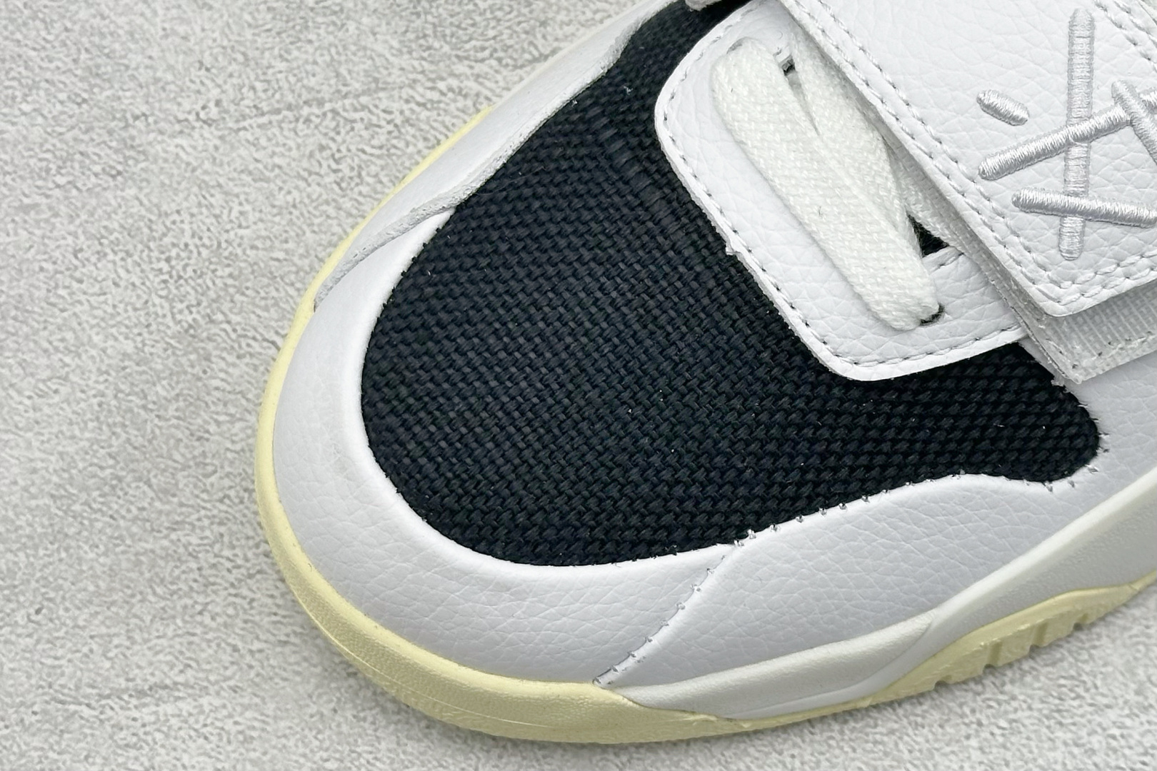  
Travis Scott x Jordan Cut The Check AJ1 
乔1倒勾魔术贴 时