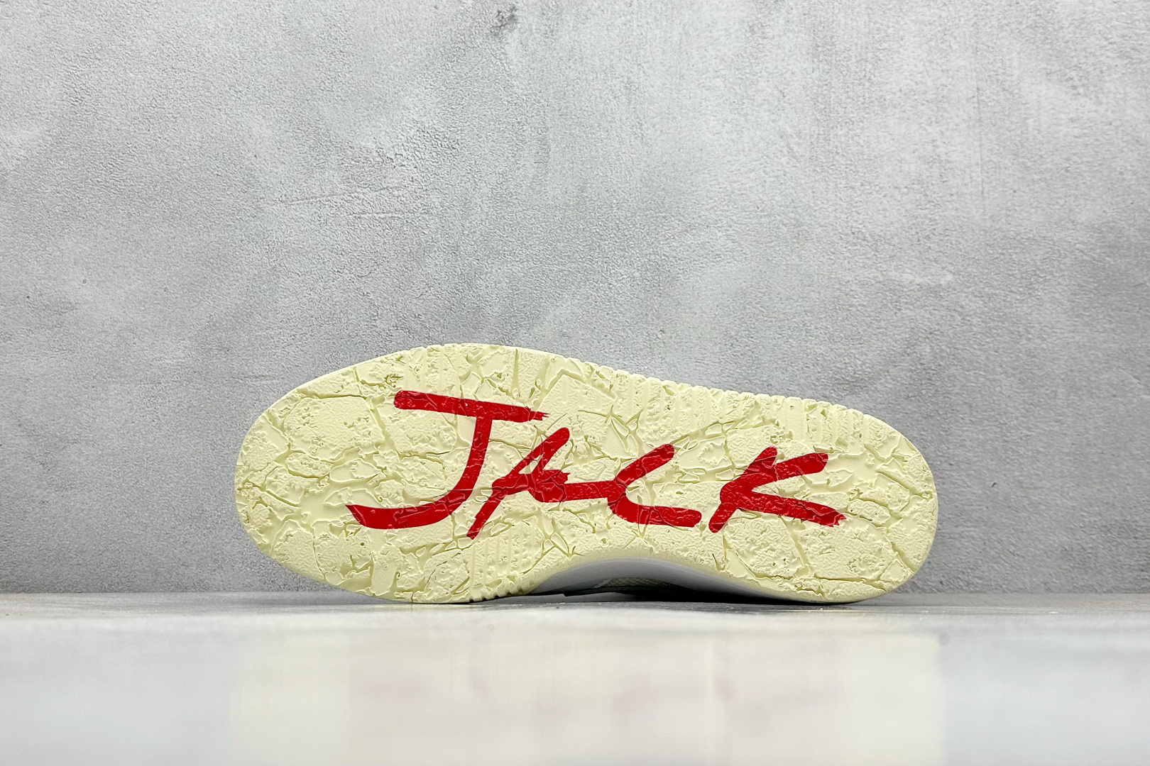 
Travis Scott x Jordan Cut The Check AJ1 
乔1倒勾魔术贴 时