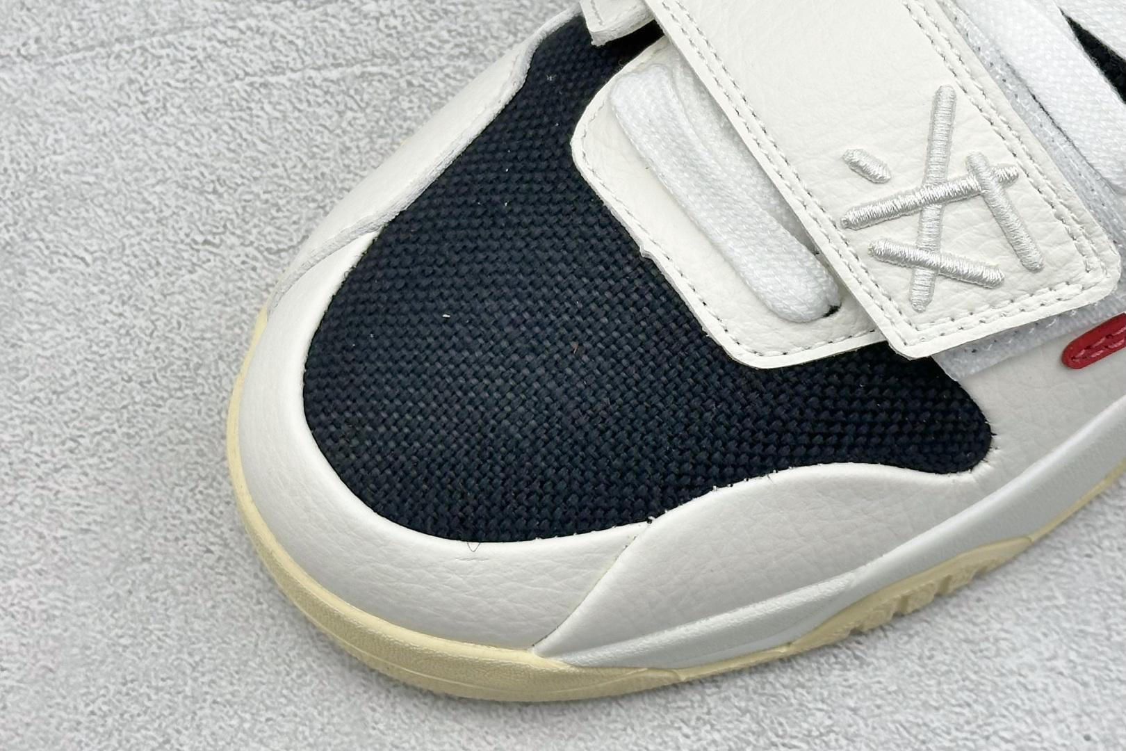  
Travis Scott x Jordan Cut The Check AJ1 
乔1倒勾魔术贴 时