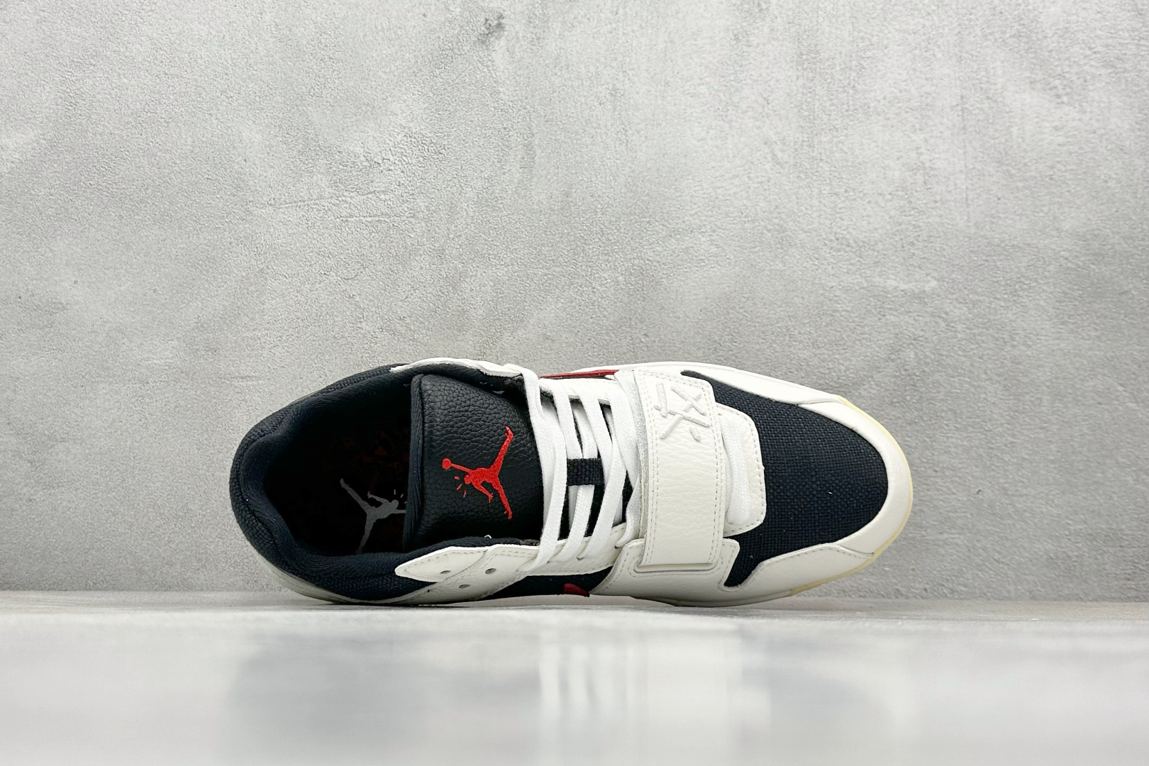  
Travis Scott x Jordan Cut The Check AJ1 
乔1倒勾魔术贴 时