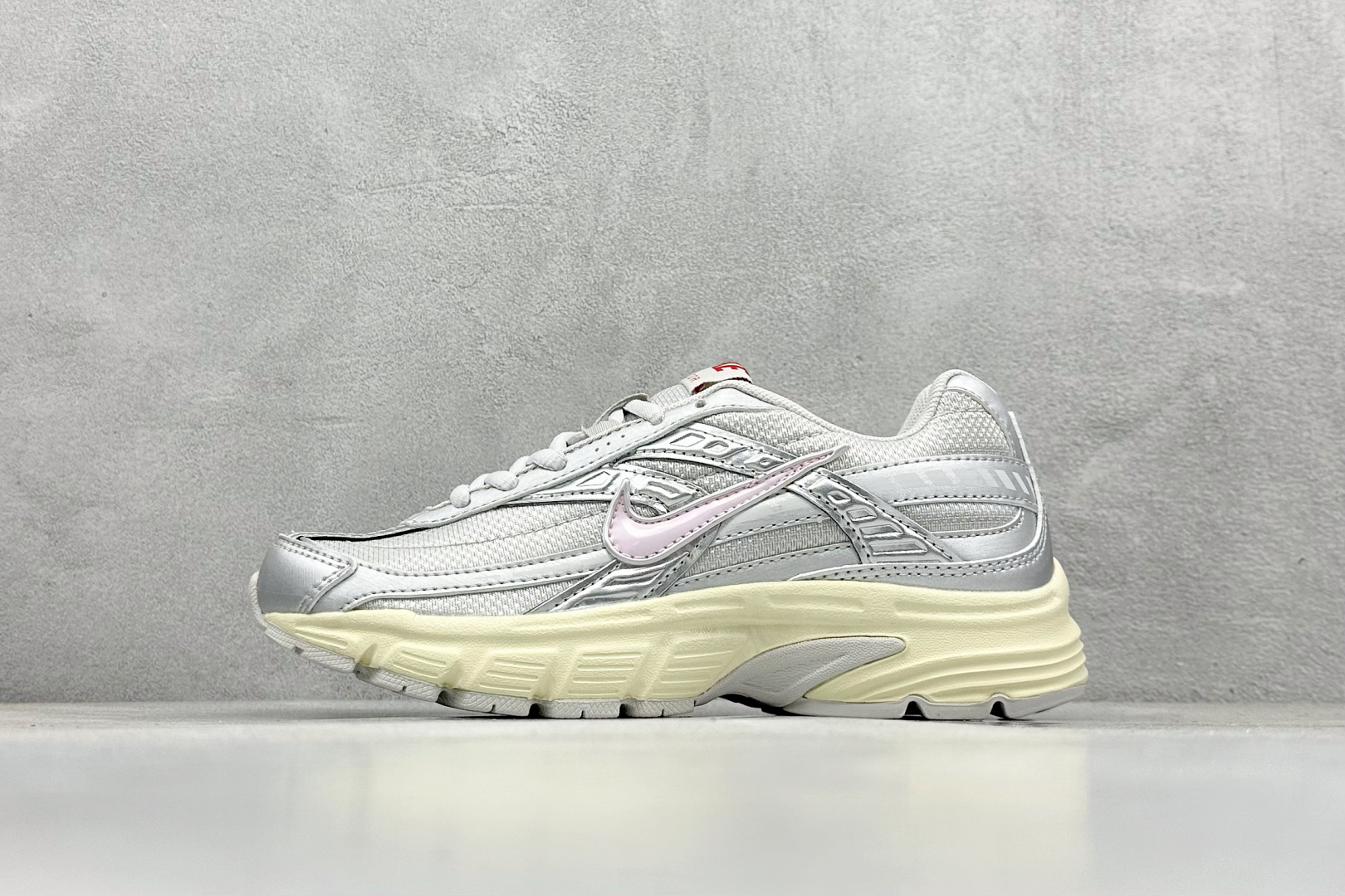  
Nike Initiator Running 耐克INS
超火复古老爹跑鞋 
耐克 P-6000老爹