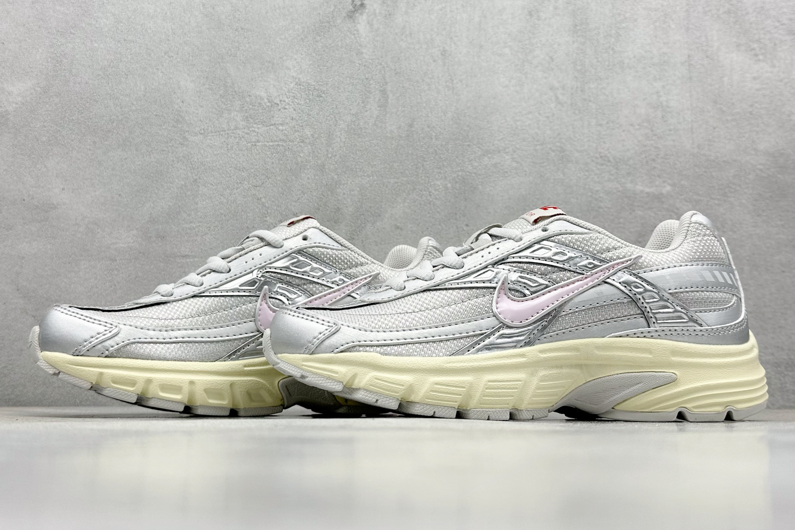  
Nike Initiator Running 耐克INS
超火复古老爹跑鞋 
耐克 P-6000老爹