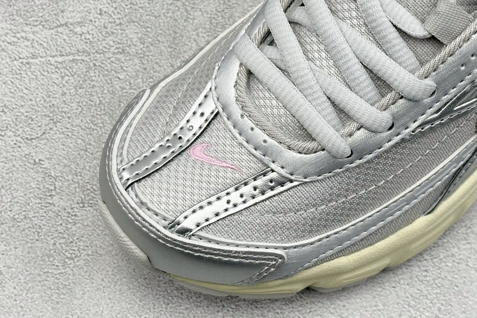  
Nike Initiator Running 耐克INS
超火复古老爹跑鞋 
耐克 P-6000老爹