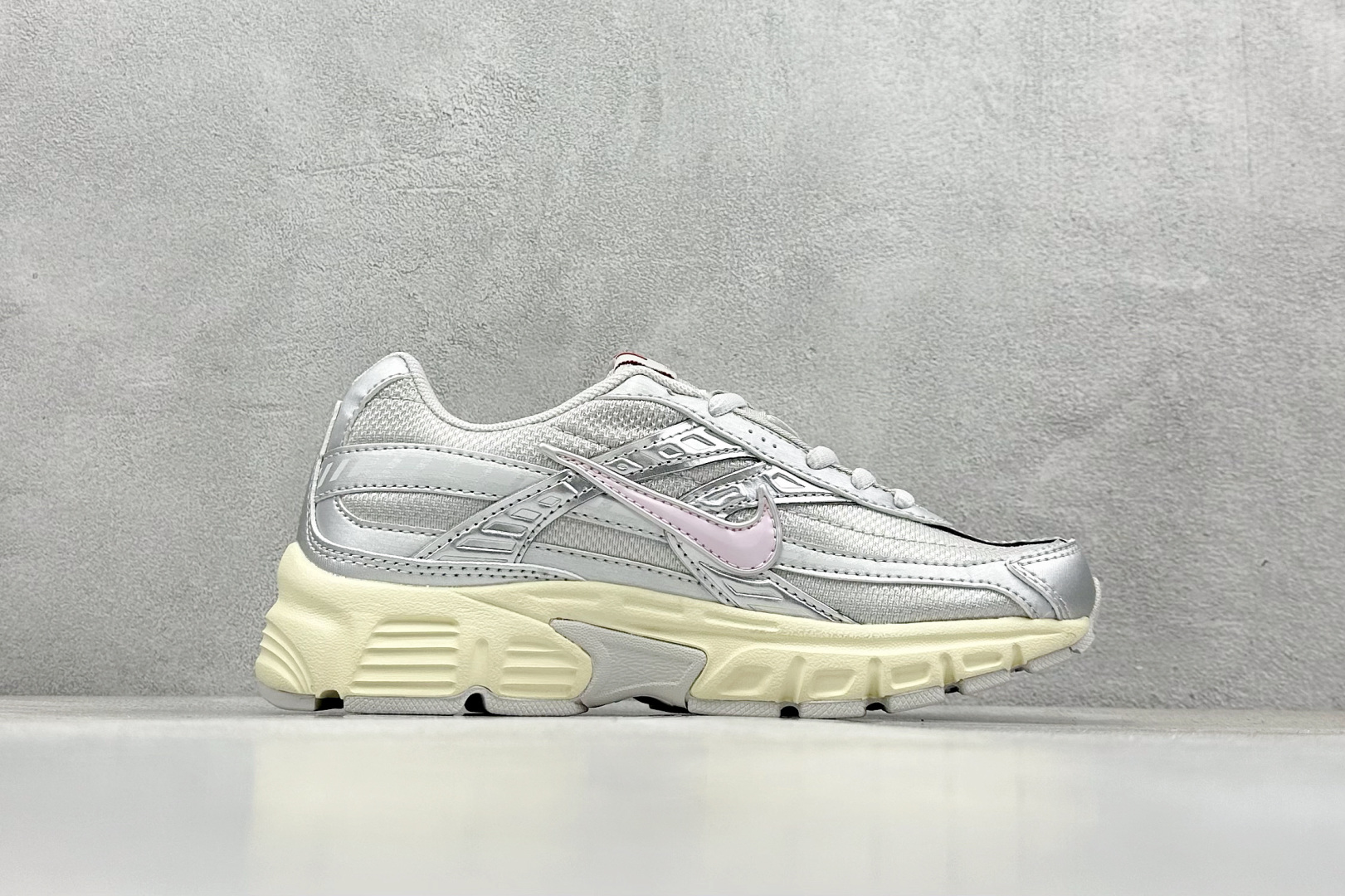  
Nike Initiator Running 耐克INS
超火复古老爹跑鞋 
耐克 P-6000老爹