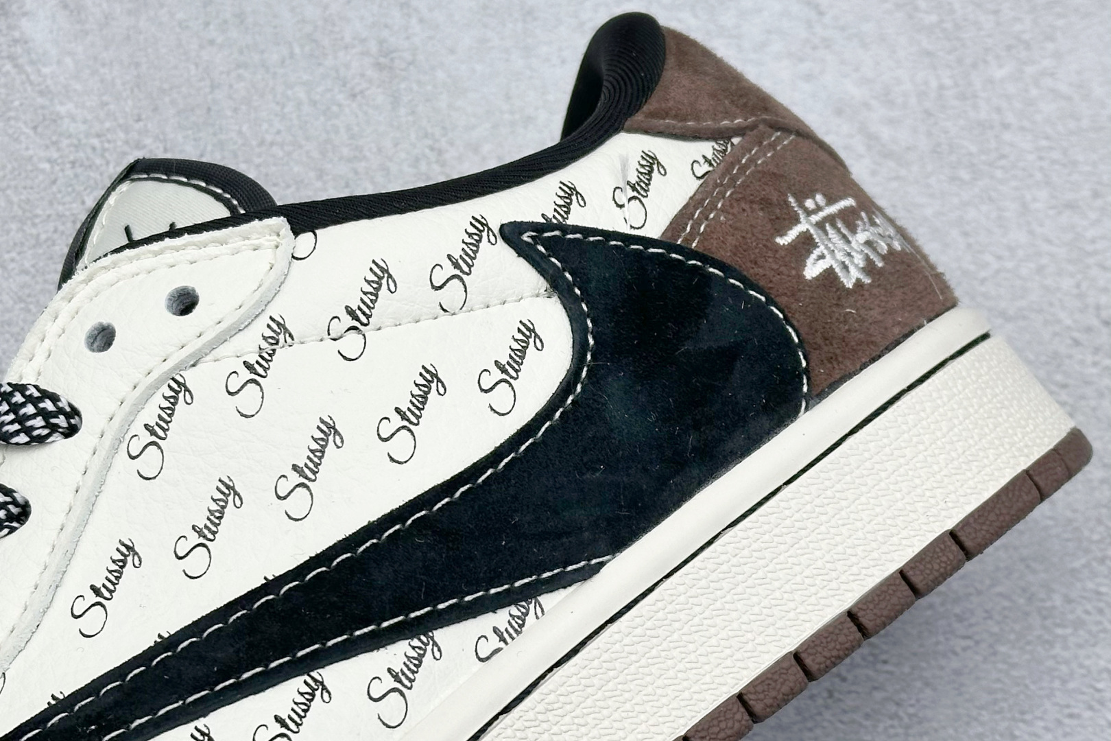 Travis Scott x Nike Air Jordan 1 Low x Stussy
Air