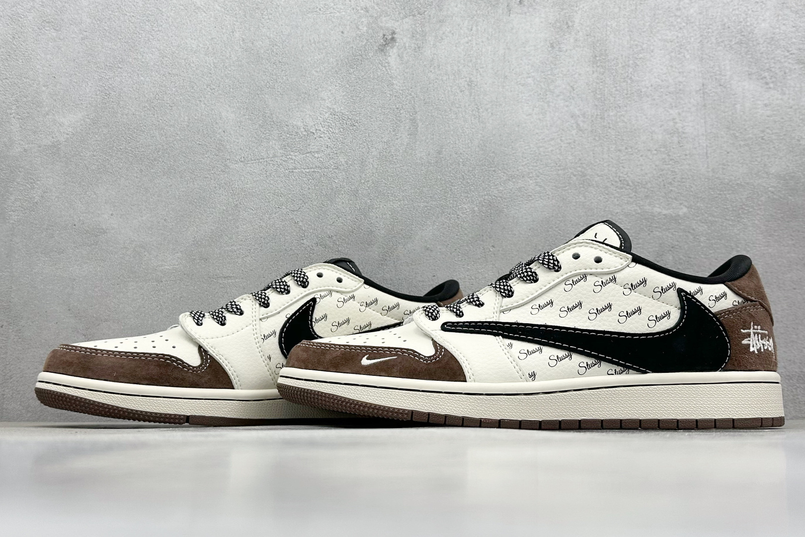 Travis Scott x Nike Air Jordan 1 Low x Stussy
Air