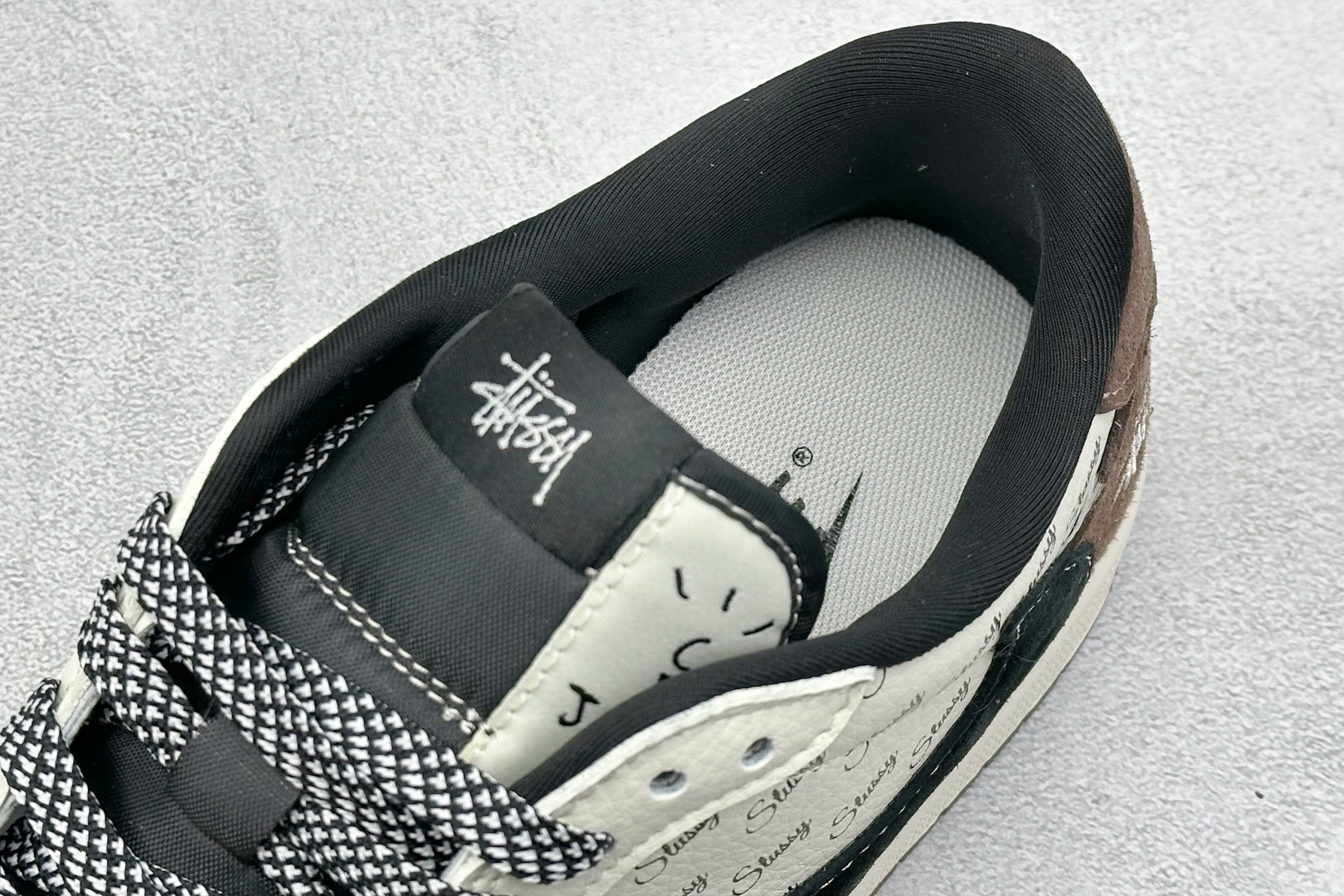 Travis Scott x Nike Air Jordan 1 Low x Stussy
Air