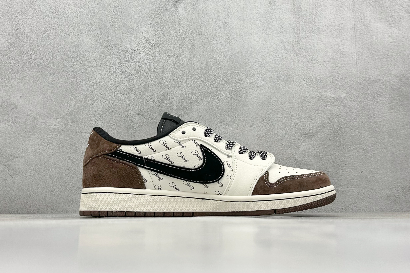 Travis Scott x Nike Air Jordan 1 Low x Stussy
Air
