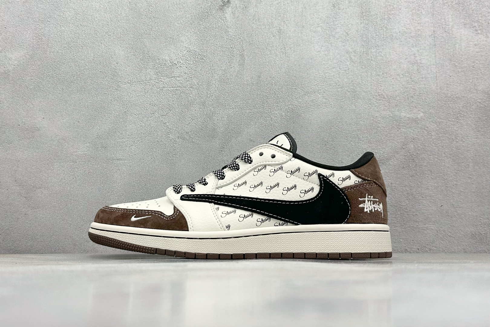 Travis Scott x Nike Air Jordan 1 Low x Stussy
Air