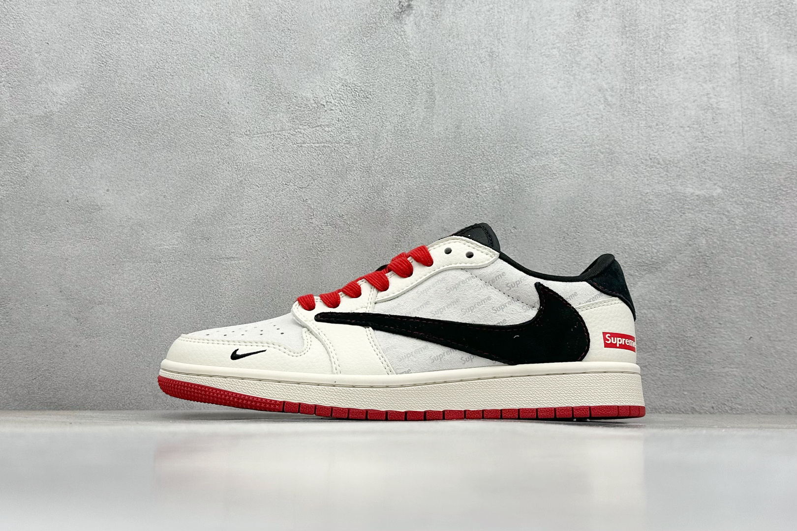 Travis Scott x Nike Air Jordan 1 Low x Supreme
Air