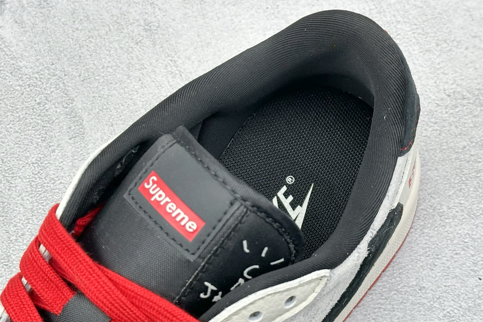 Travis Scott x Nike Air Jordan 1 Low x Supreme
Air