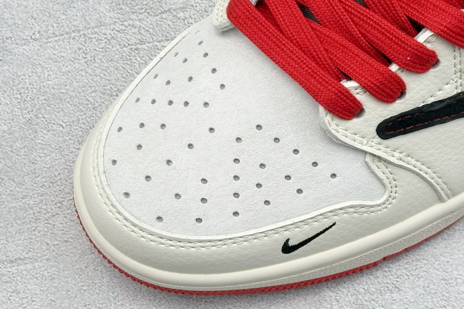 Travis Scott x Nike Air Jordan 1 Low x Supreme
Air