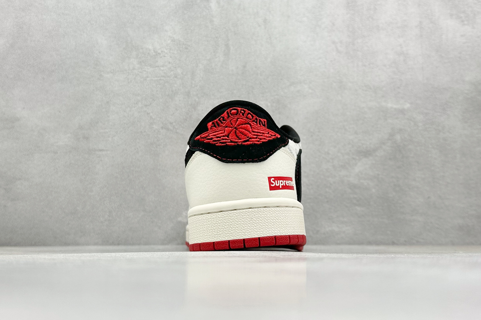 Travis Scott x Nike Air Jordan 1 Low x Supreme
Air