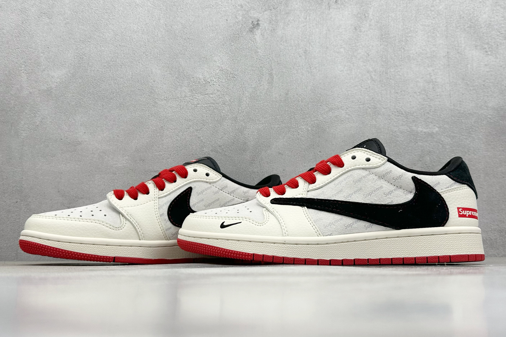 Travis Scott x Nike Air Jordan 1 Low x Supreme
Air