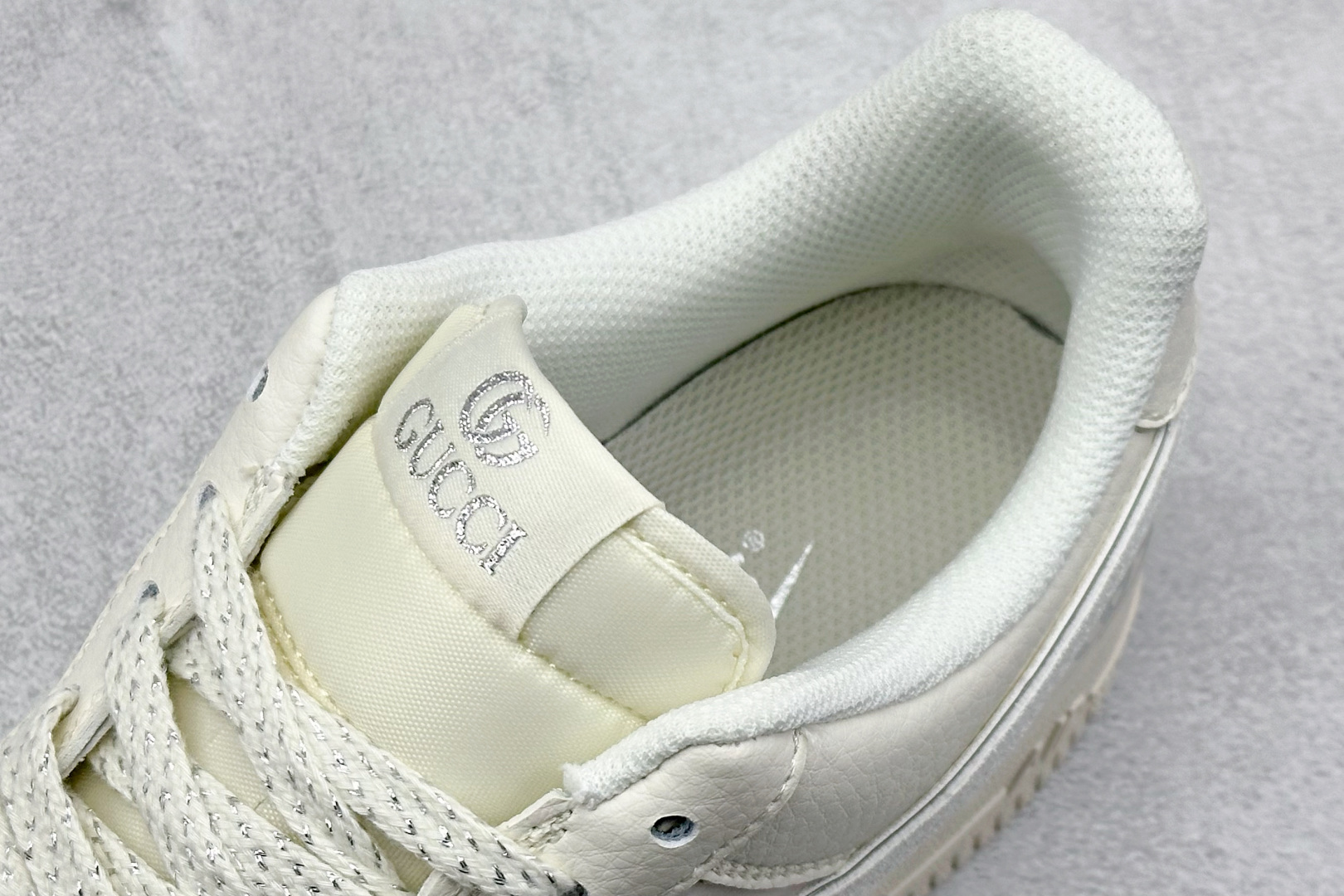  
Nike Air Force 1 Low 07 x GUCCI 白银小钩
原楦头原纸板 打造纯正低帮