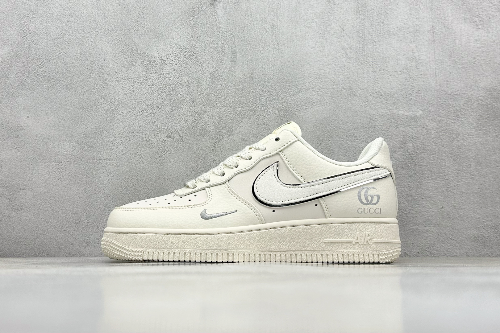  
Nike Air Force 1 Low 07 x GUCCI 白银小钩
原楦头原纸板 打造纯正低帮