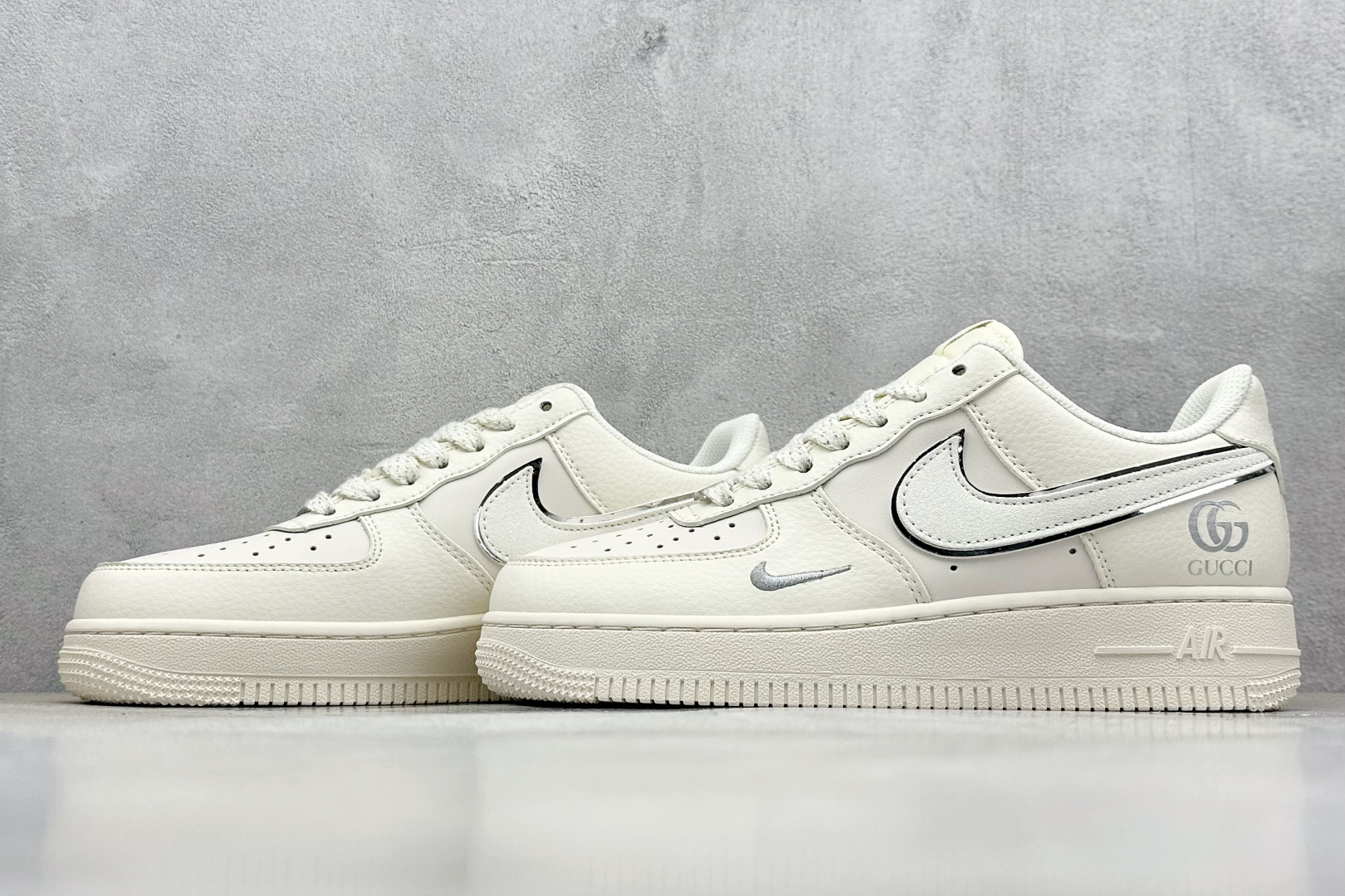  
Nike Air Force 1 Low 07 x GUCCI 白银小钩
原楦头原纸板 打造纯正低帮