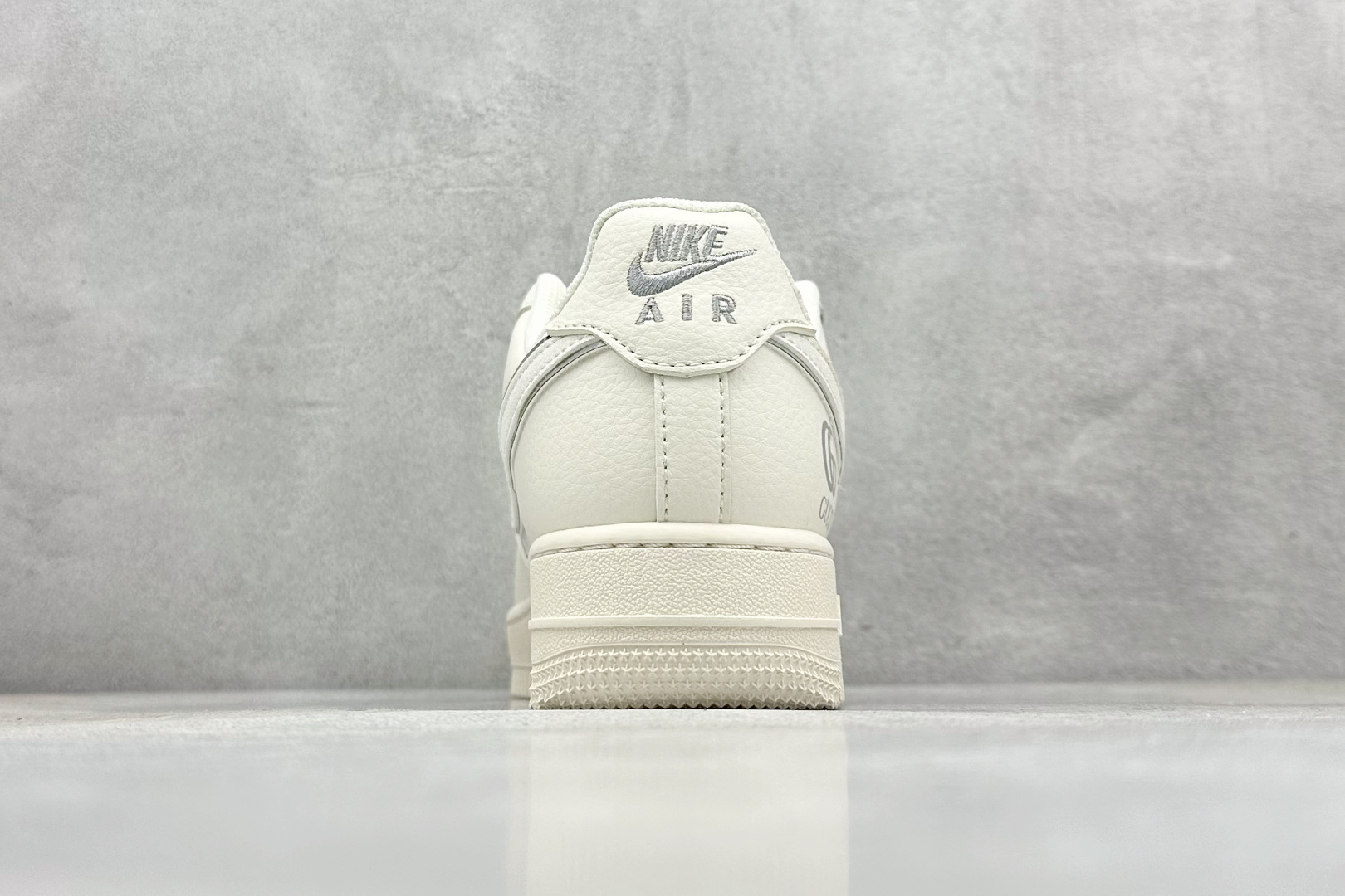  
Nike Air Force 1 Low 07 x GUCCI 白银小钩
原楦头原纸板 打造纯正低帮