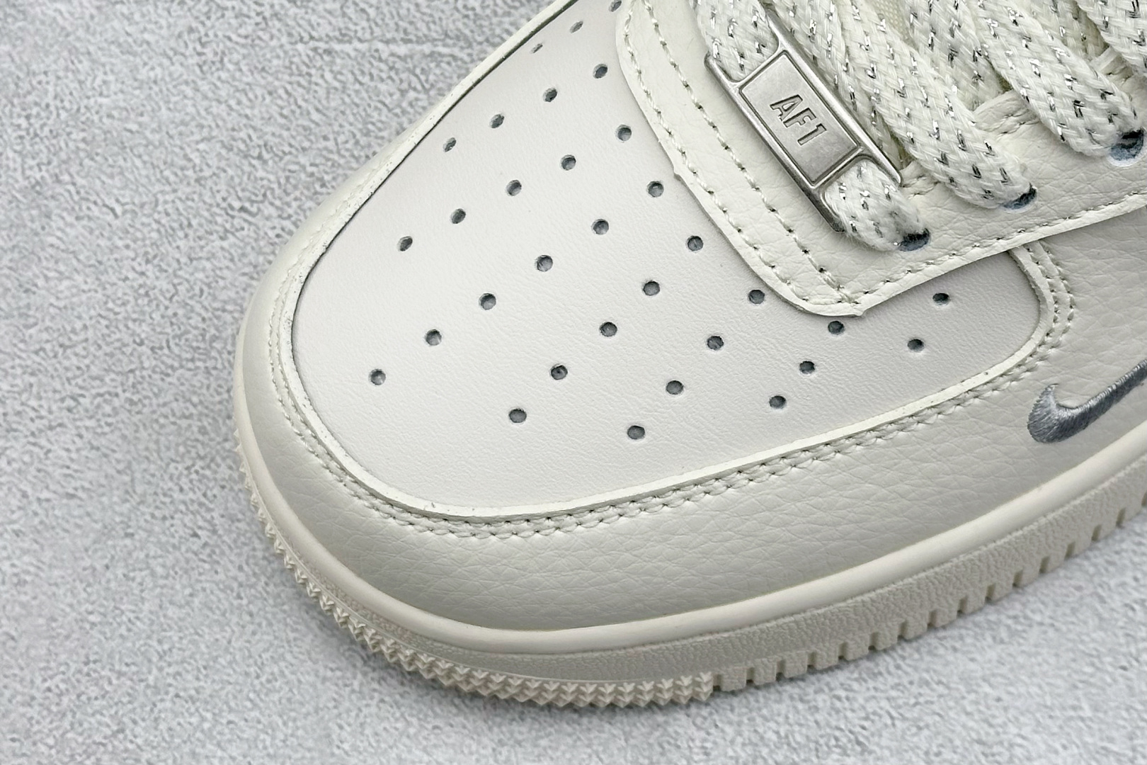  
Nike Air Force 1 Low 07 x GUCCI 白银小钩
原楦头原纸板 打造纯正低帮