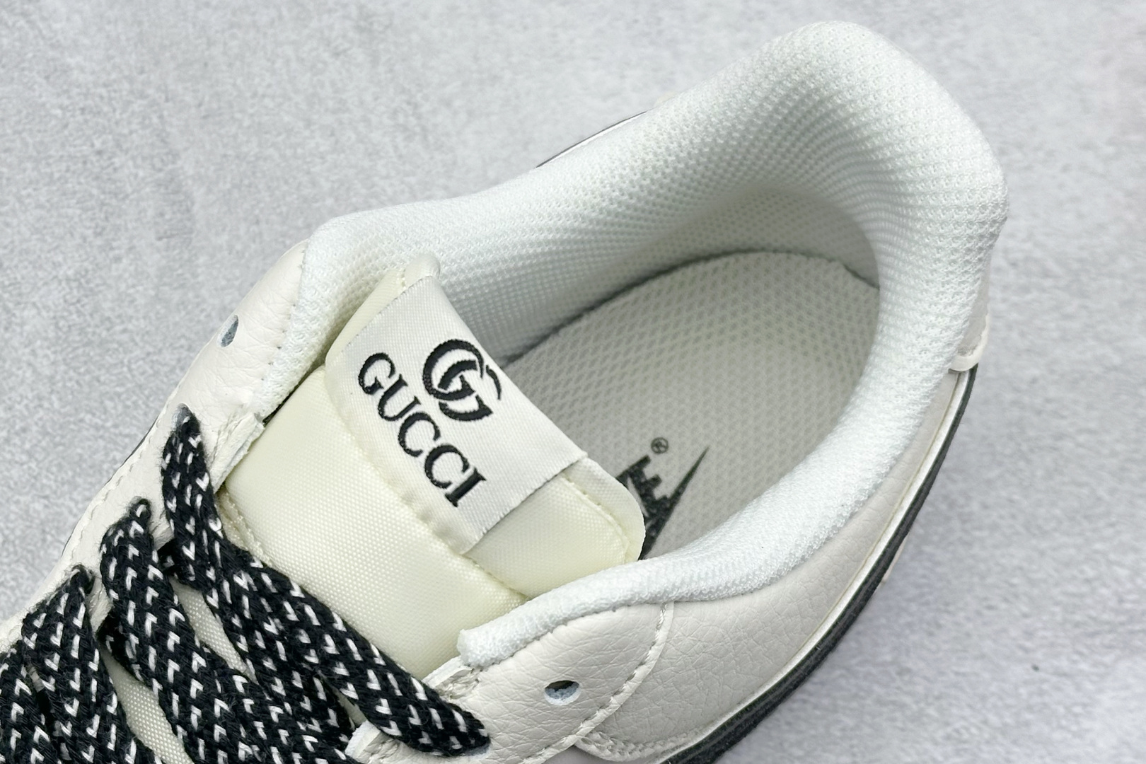  
Nike Air Force 1 Low 07 x GUCCI 白黑小钩
原楦头原纸板 打造纯正低帮