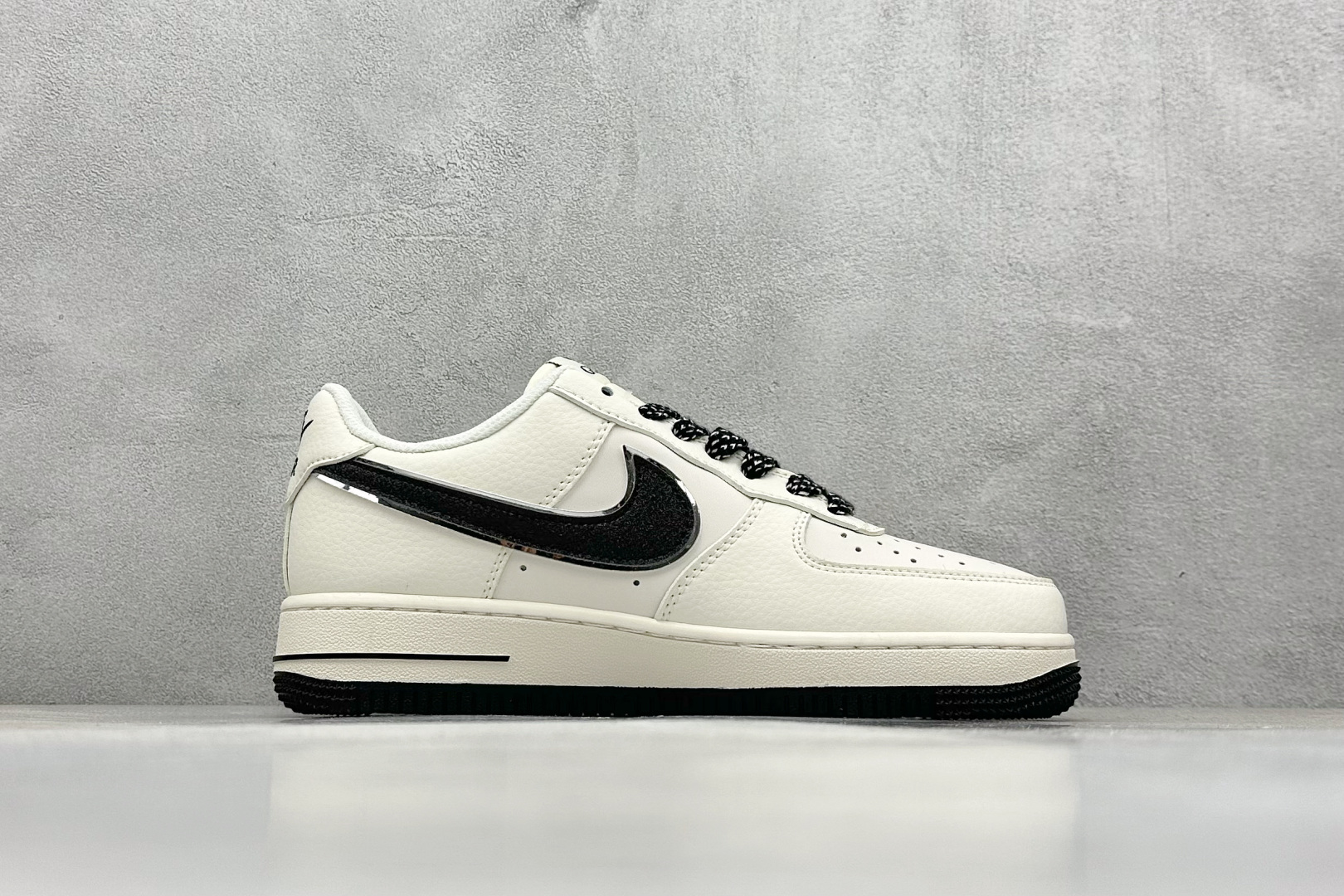  
Nike Air Force 1 Low 07 x GUCCI 白黑小钩
原楦头原纸板 打造纯正低帮