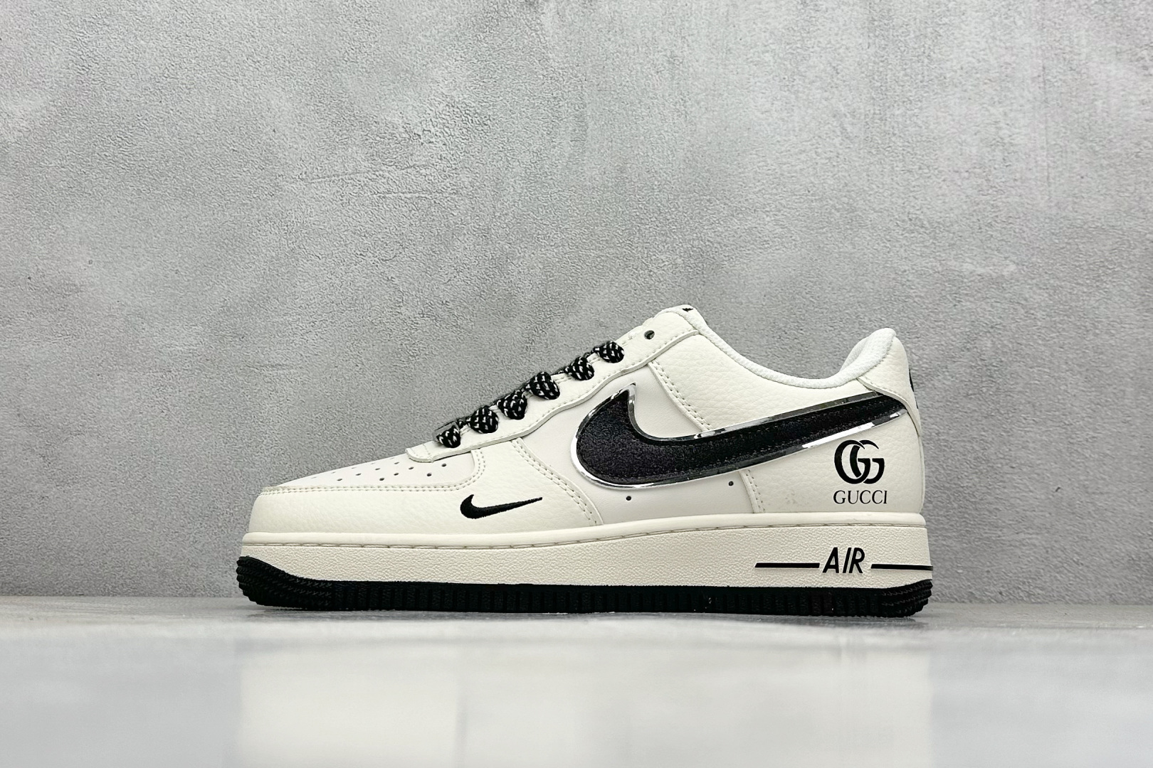  
Nike Air Force 1 Low 07 x GUCCI 白黑小钩
原楦头原纸板 打造纯正低帮